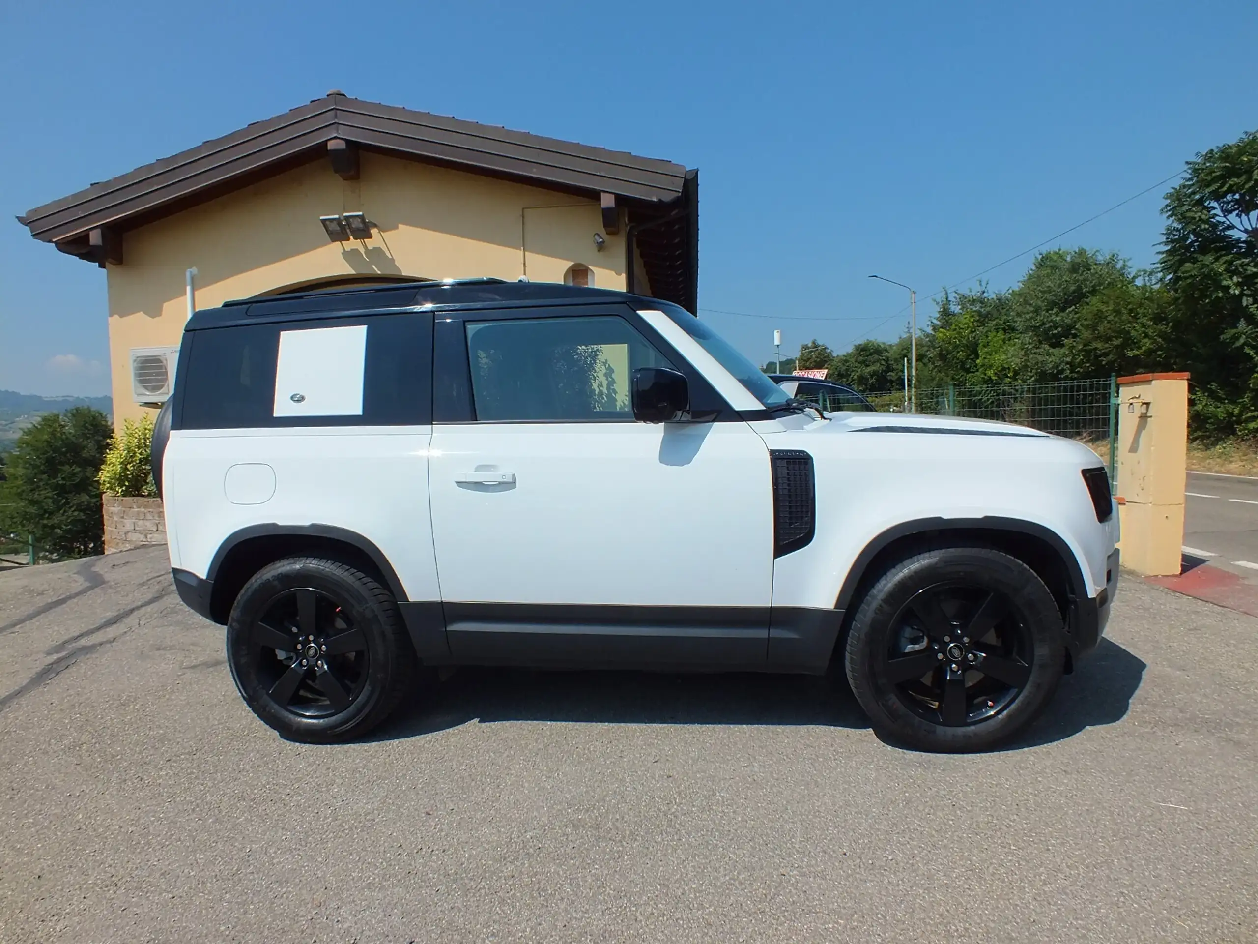 Land Rover - Defender