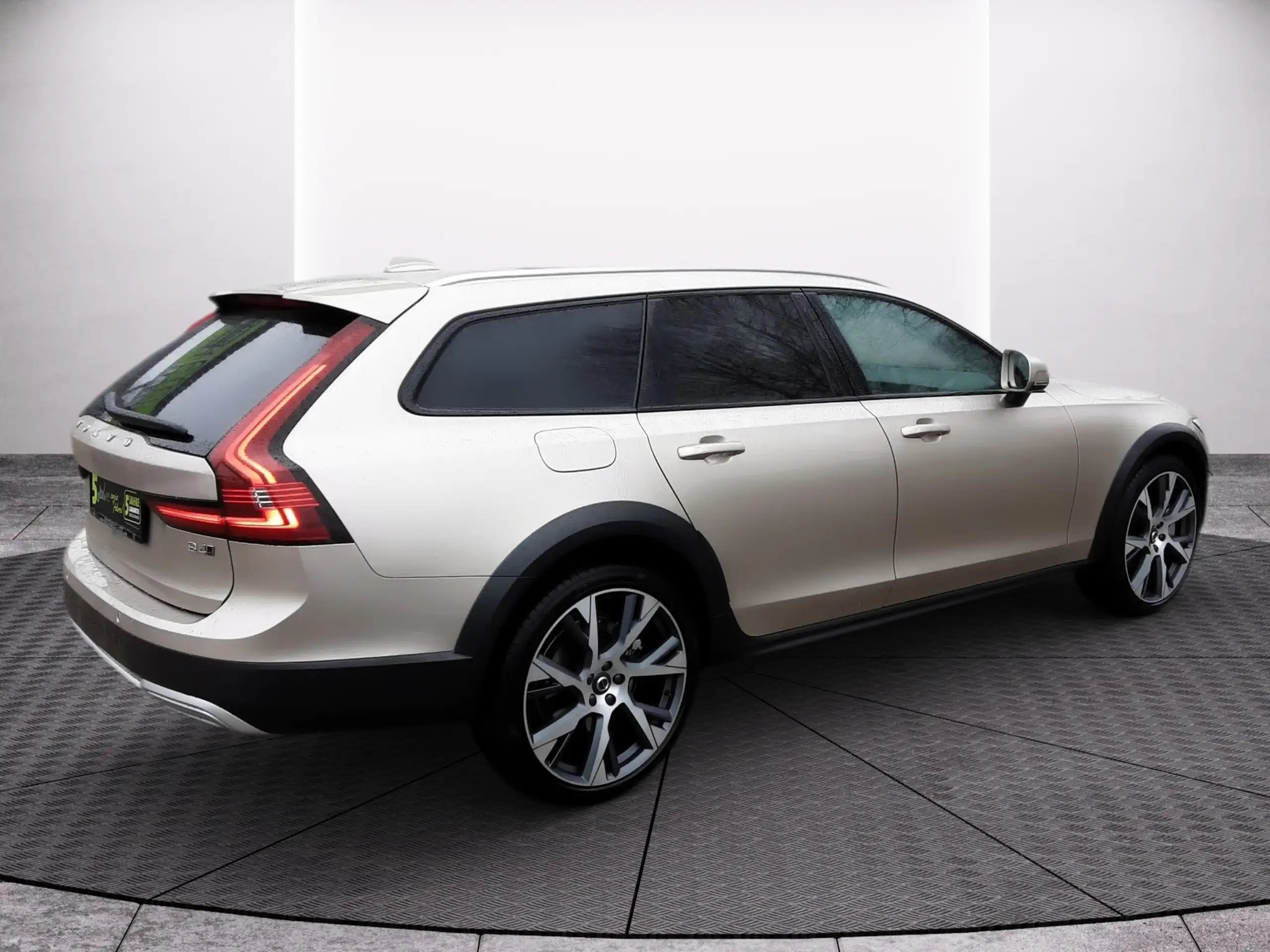 Volvo - V90 Cross Country