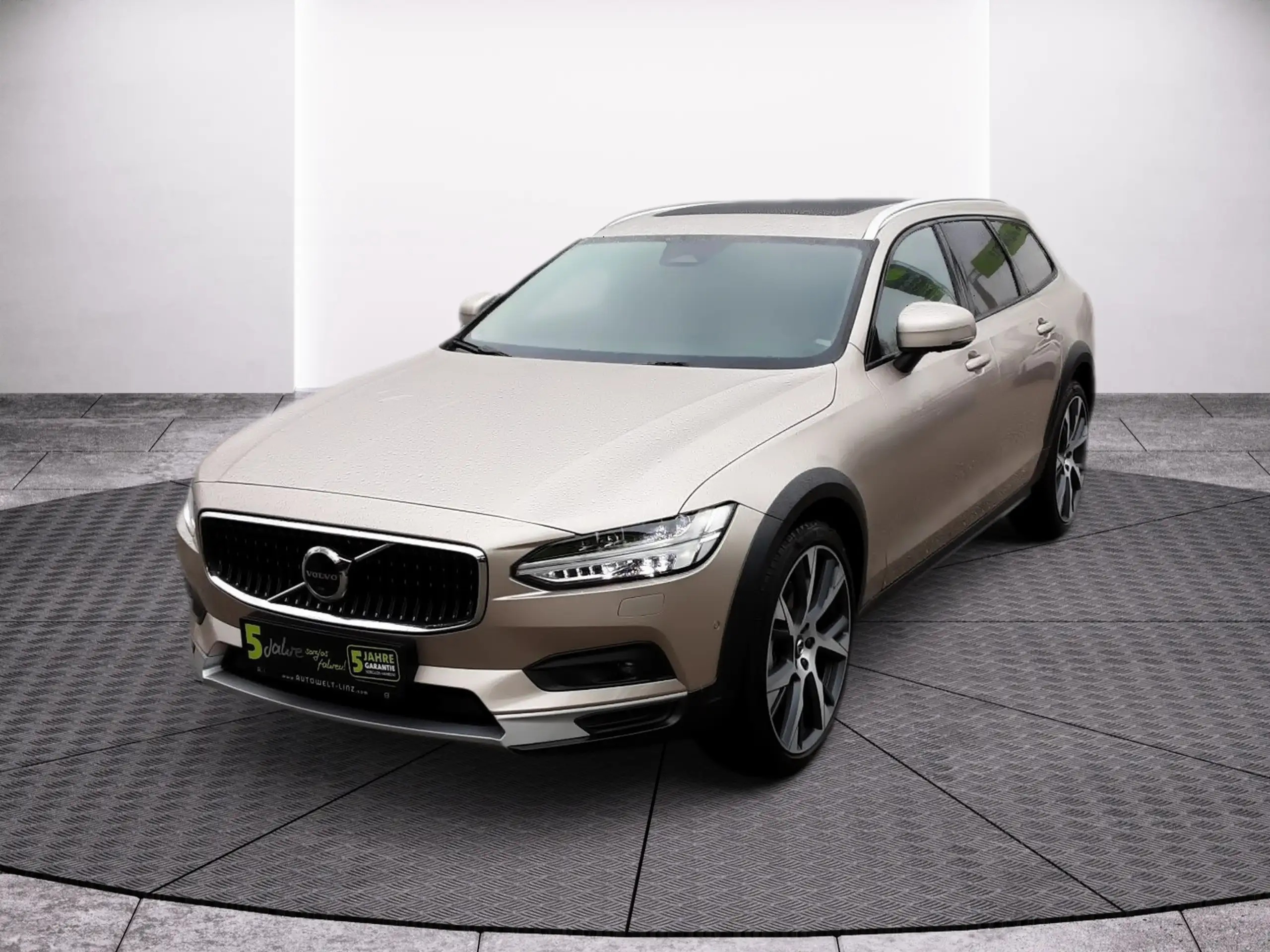 Volvo - V90 Cross Country