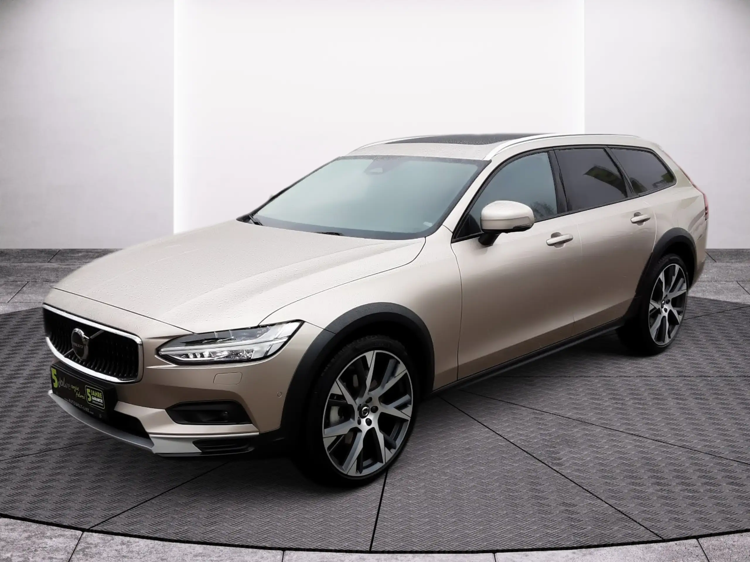 Volvo - V90 Cross Country