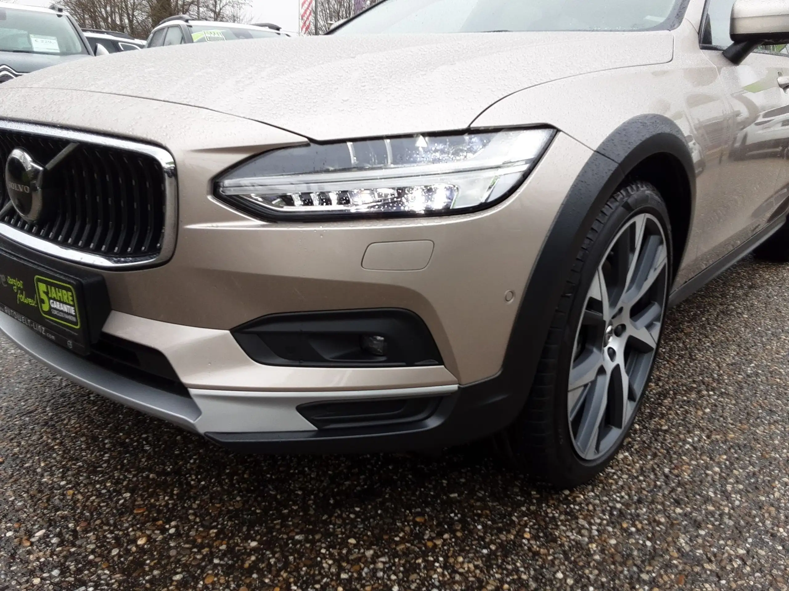 Volvo - V90 Cross Country