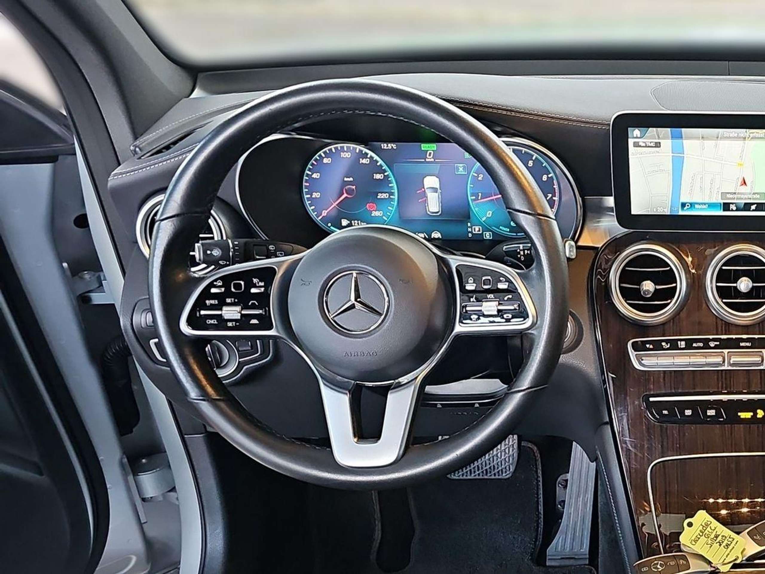 Mercedes-Benz - GLC 300