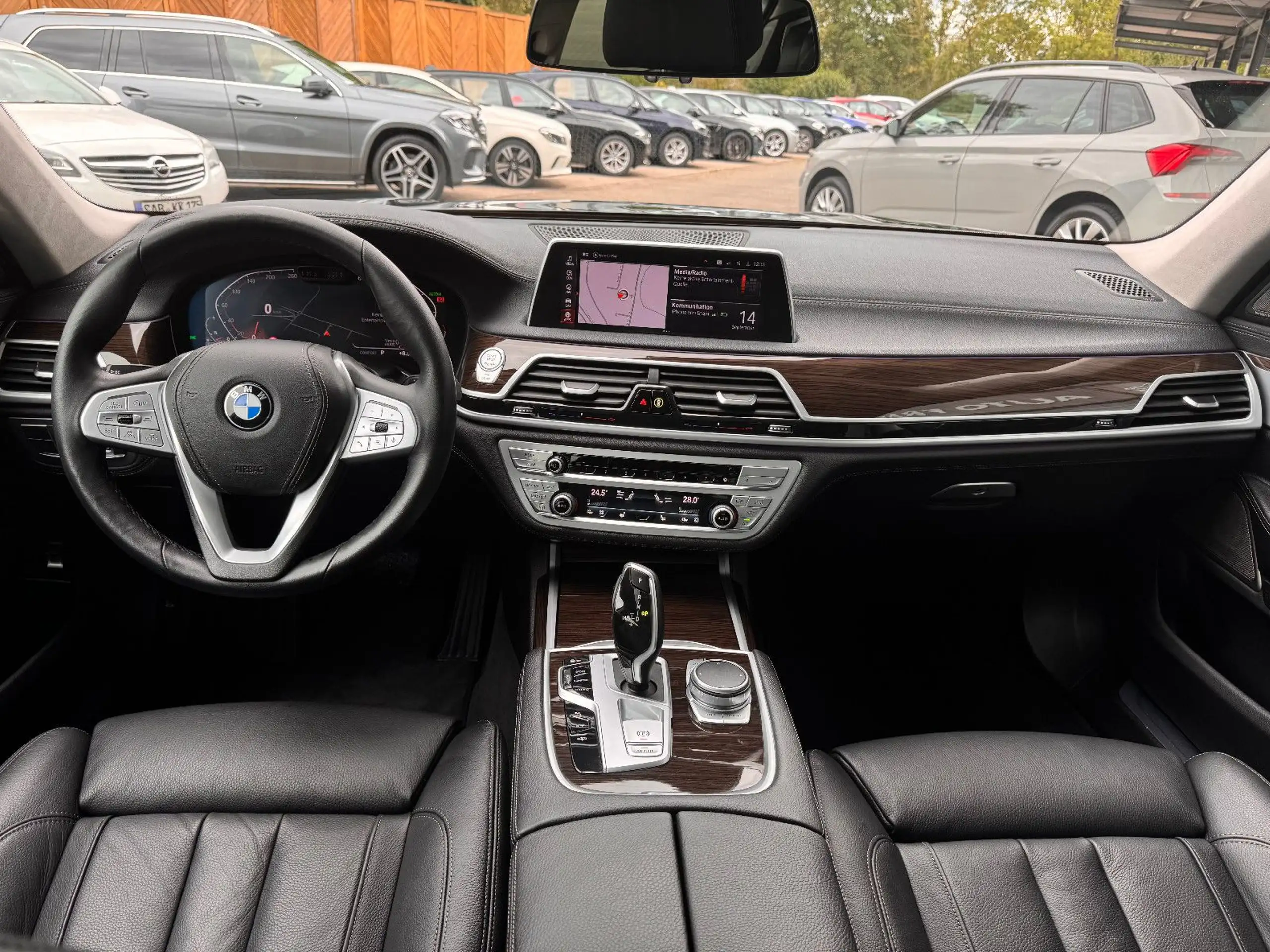 BMW - 730