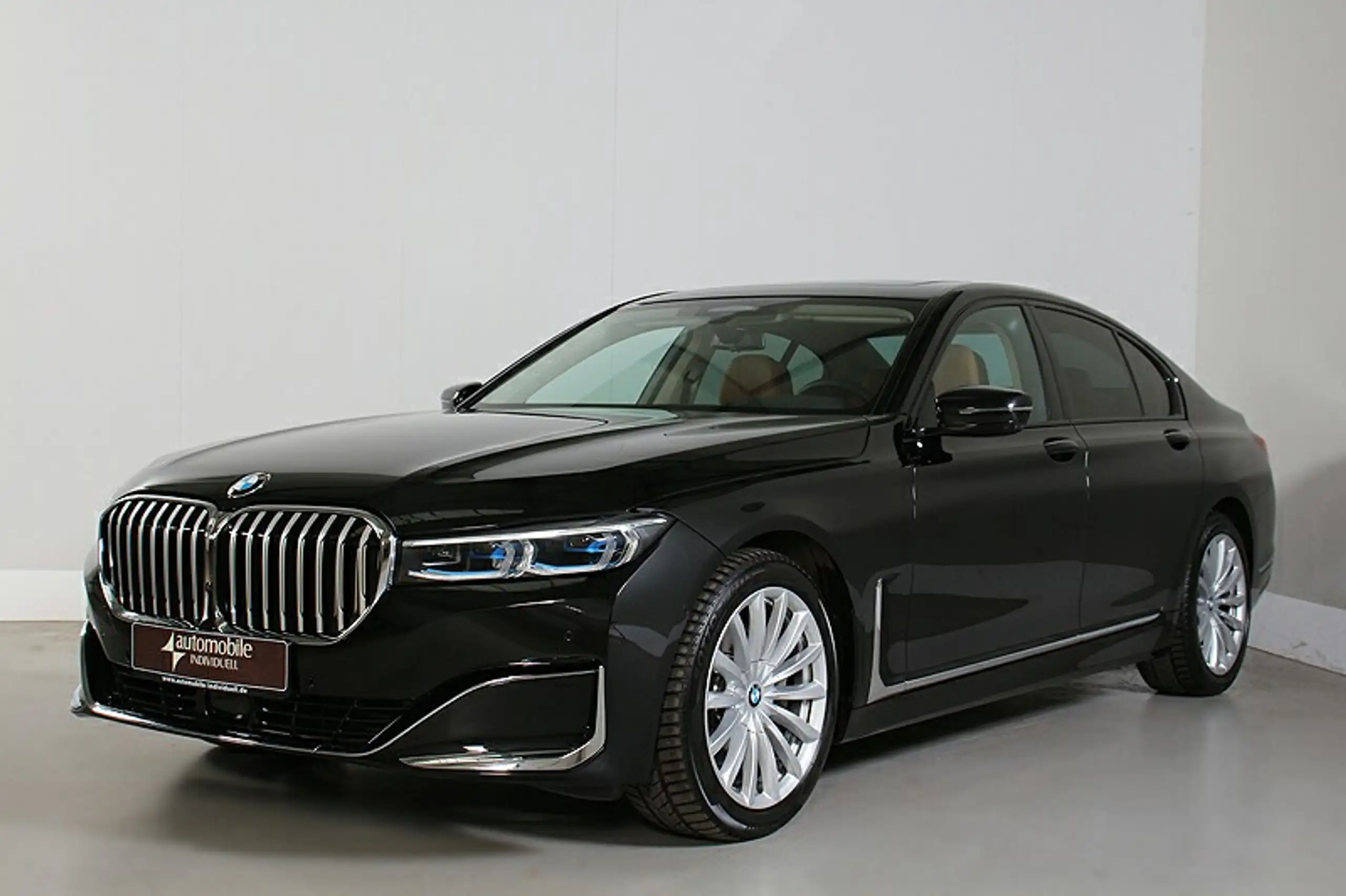 BMW - 740