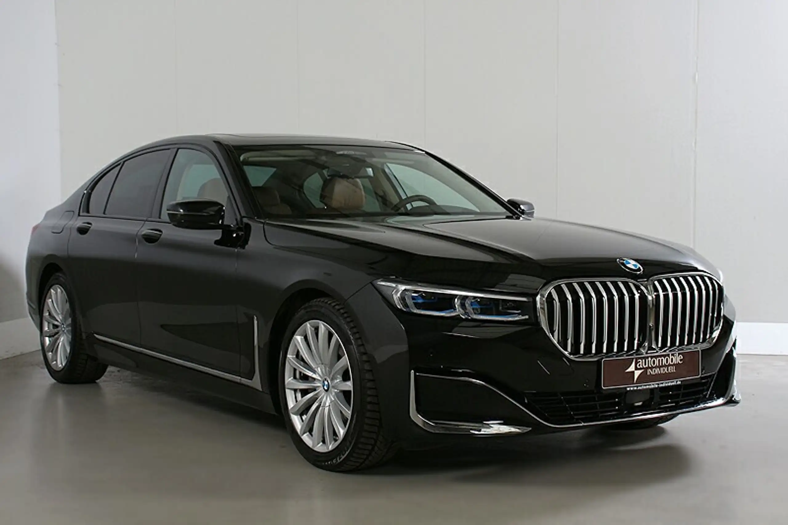 BMW - 740