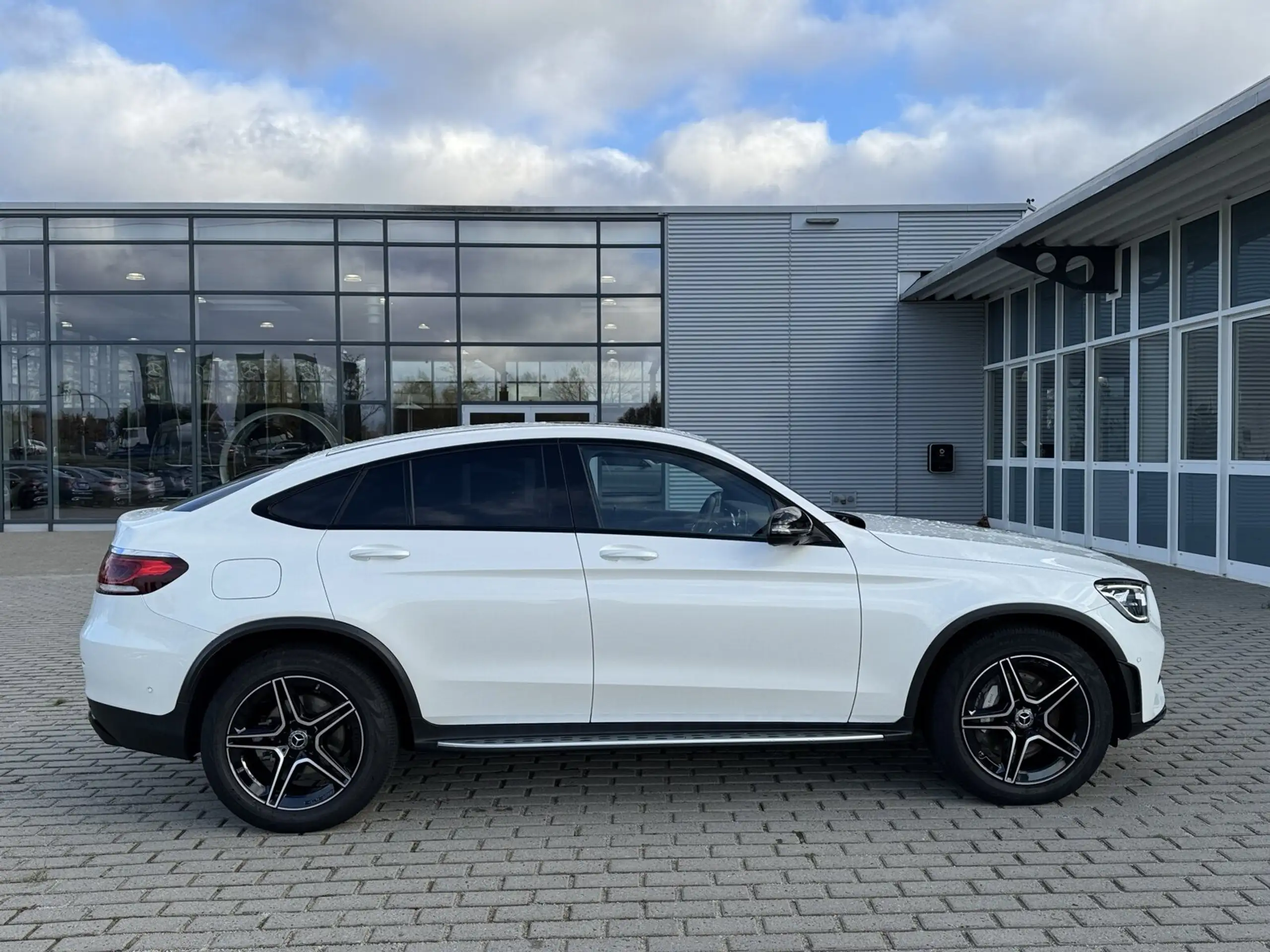 Mercedes-Benz - GLC 220