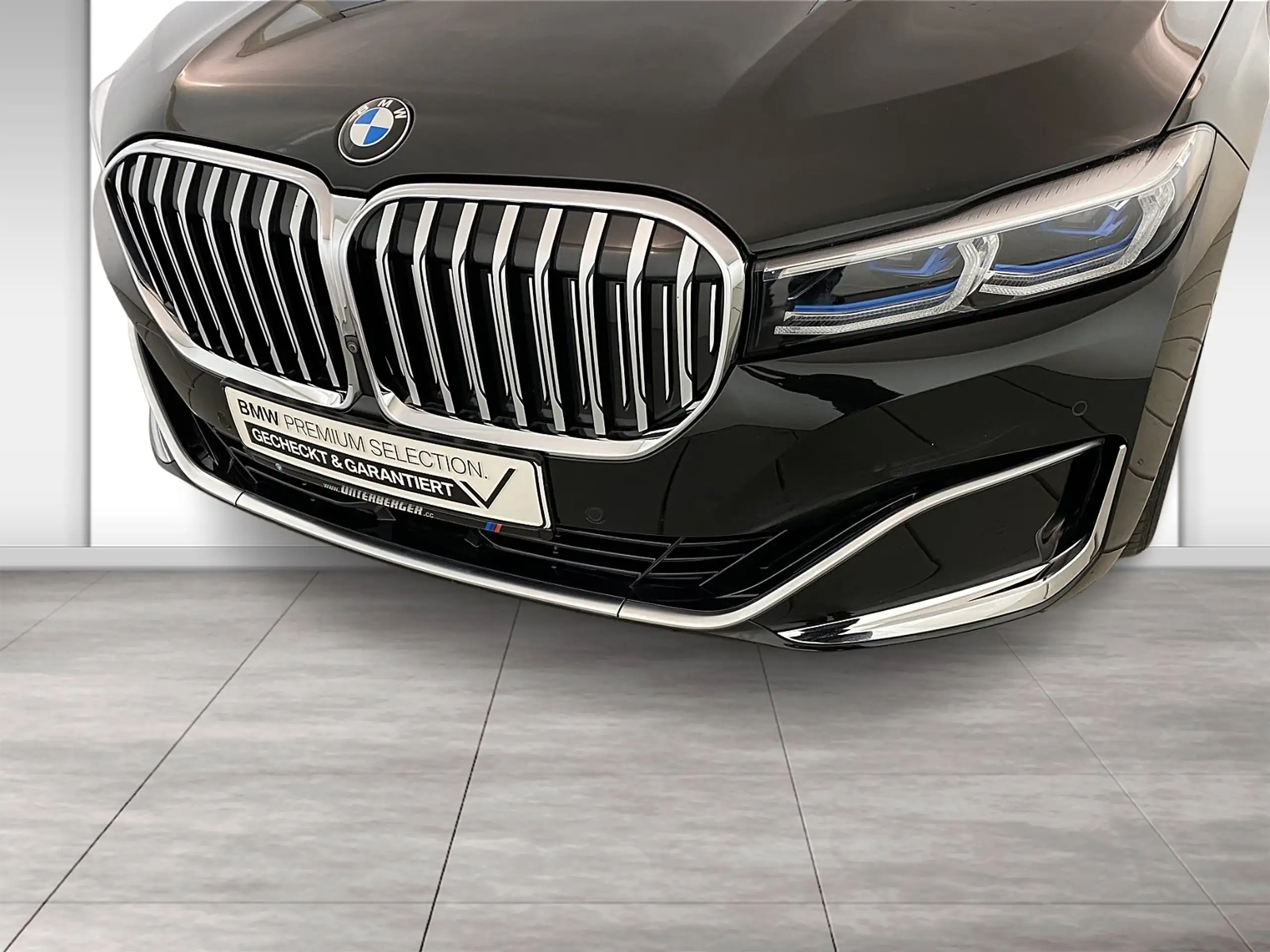 BMW - 730