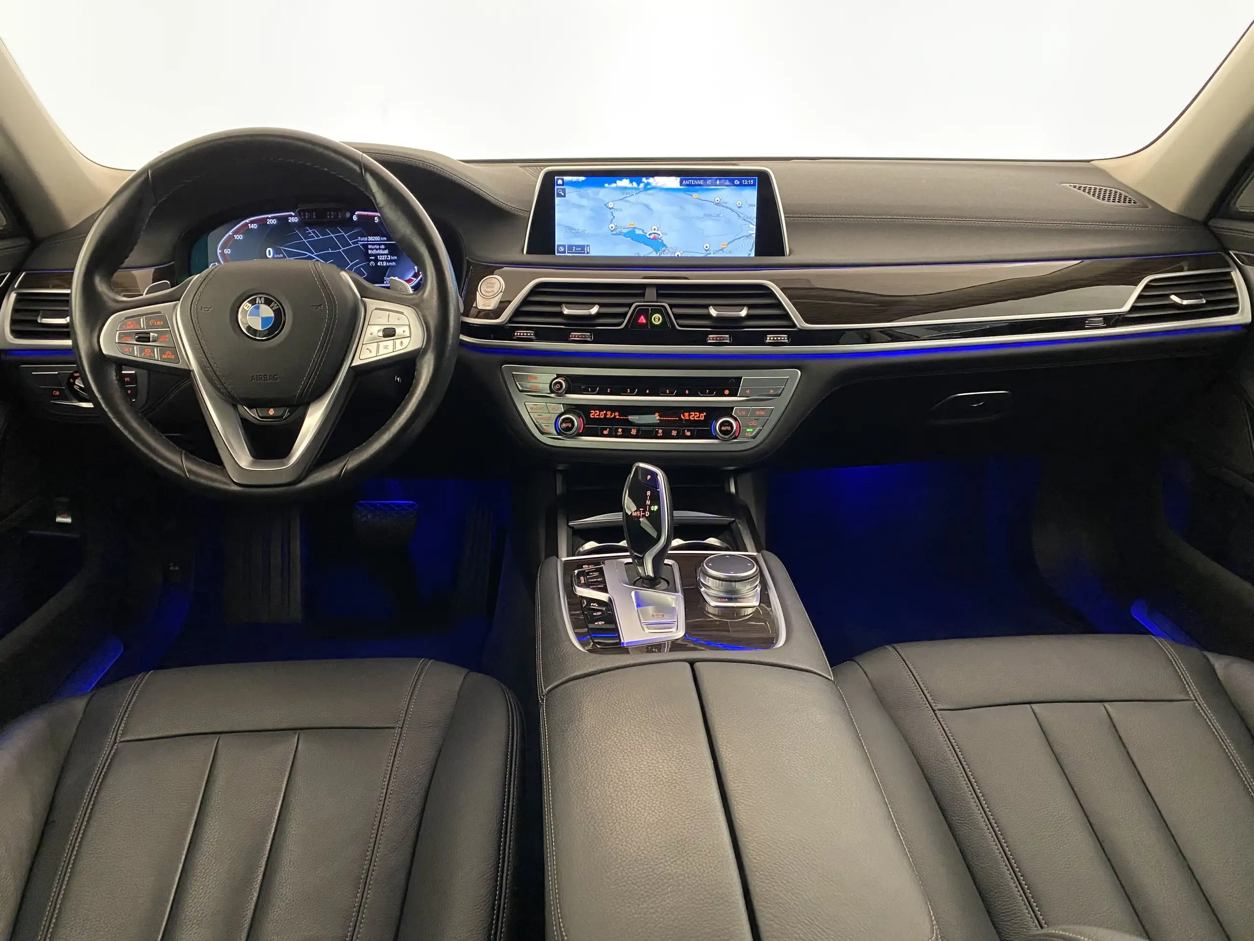 BMW - 730