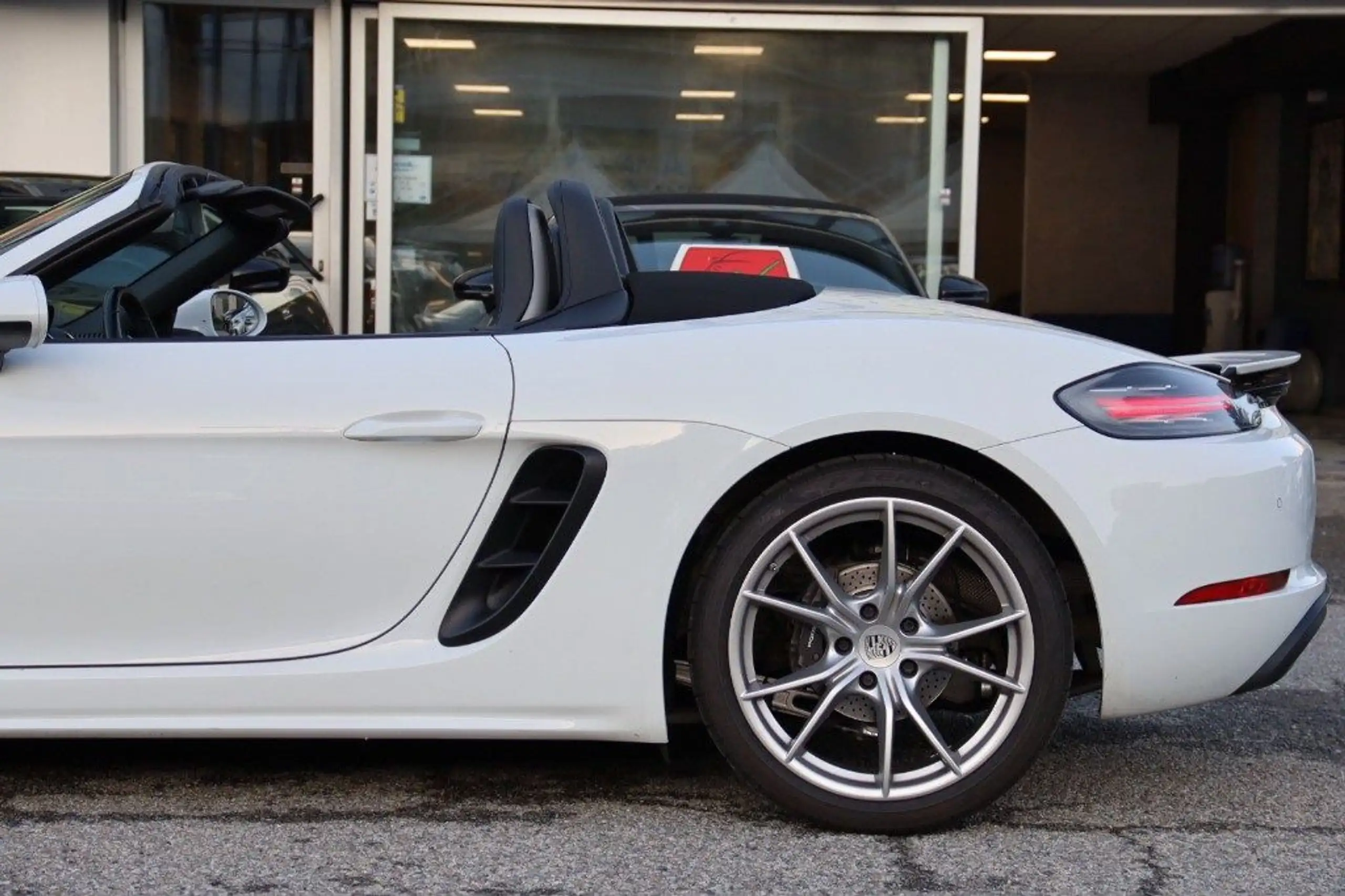 Porsche - 718 Spyder