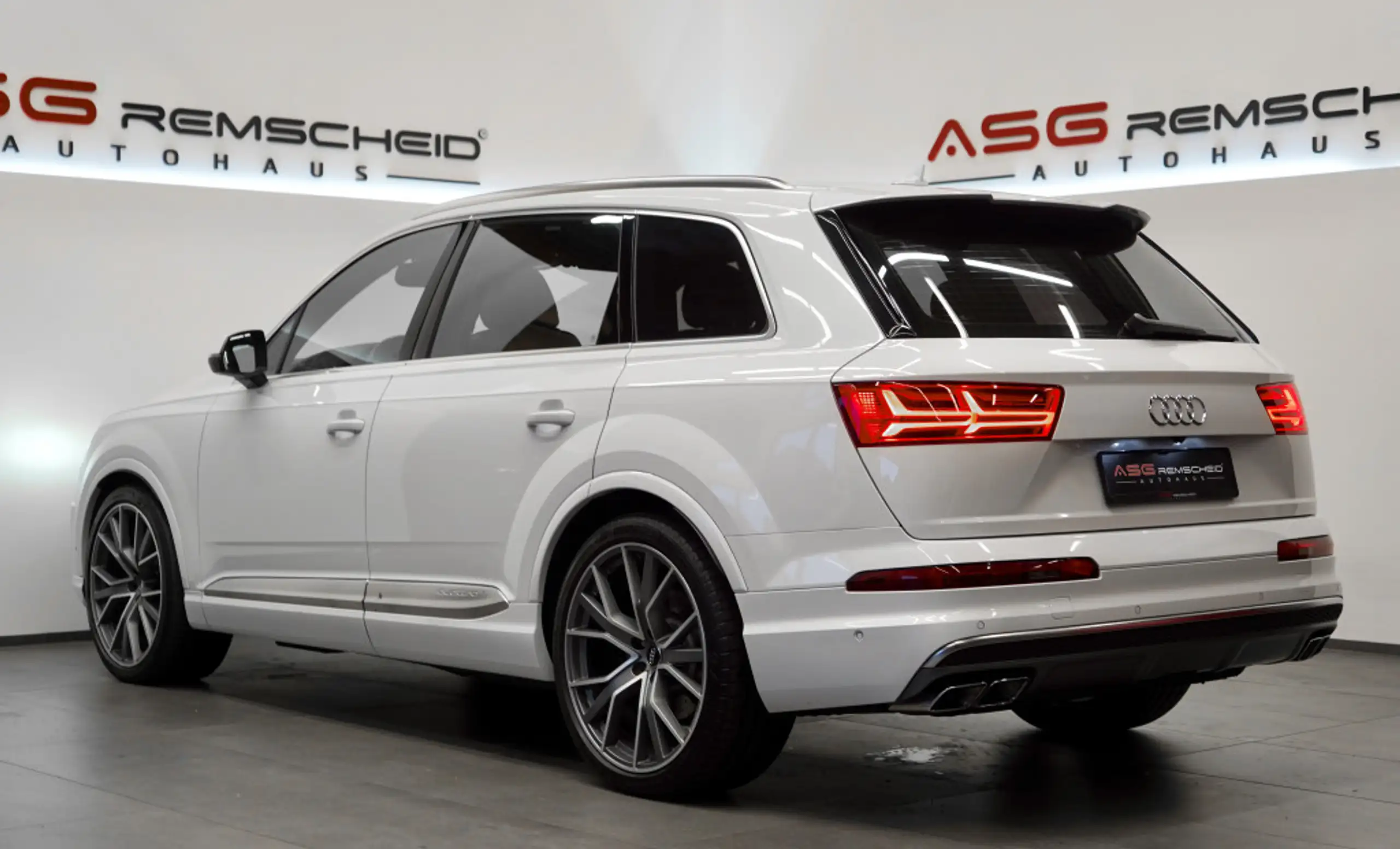 Audi - SQ7