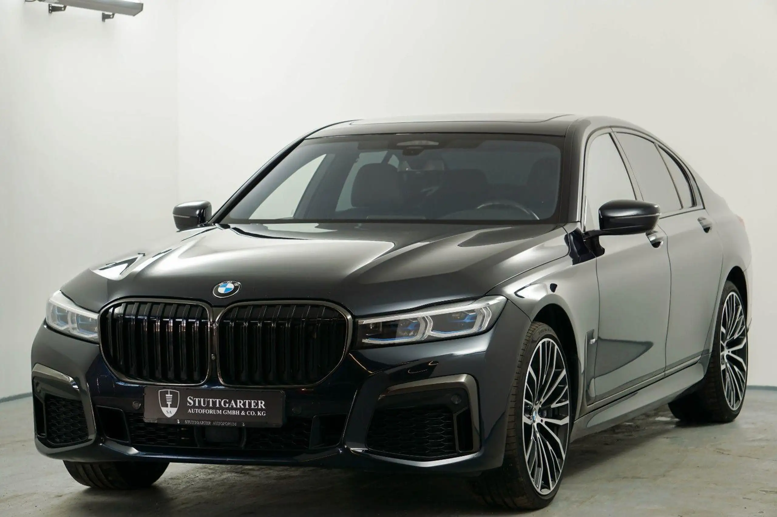 BMW - 740