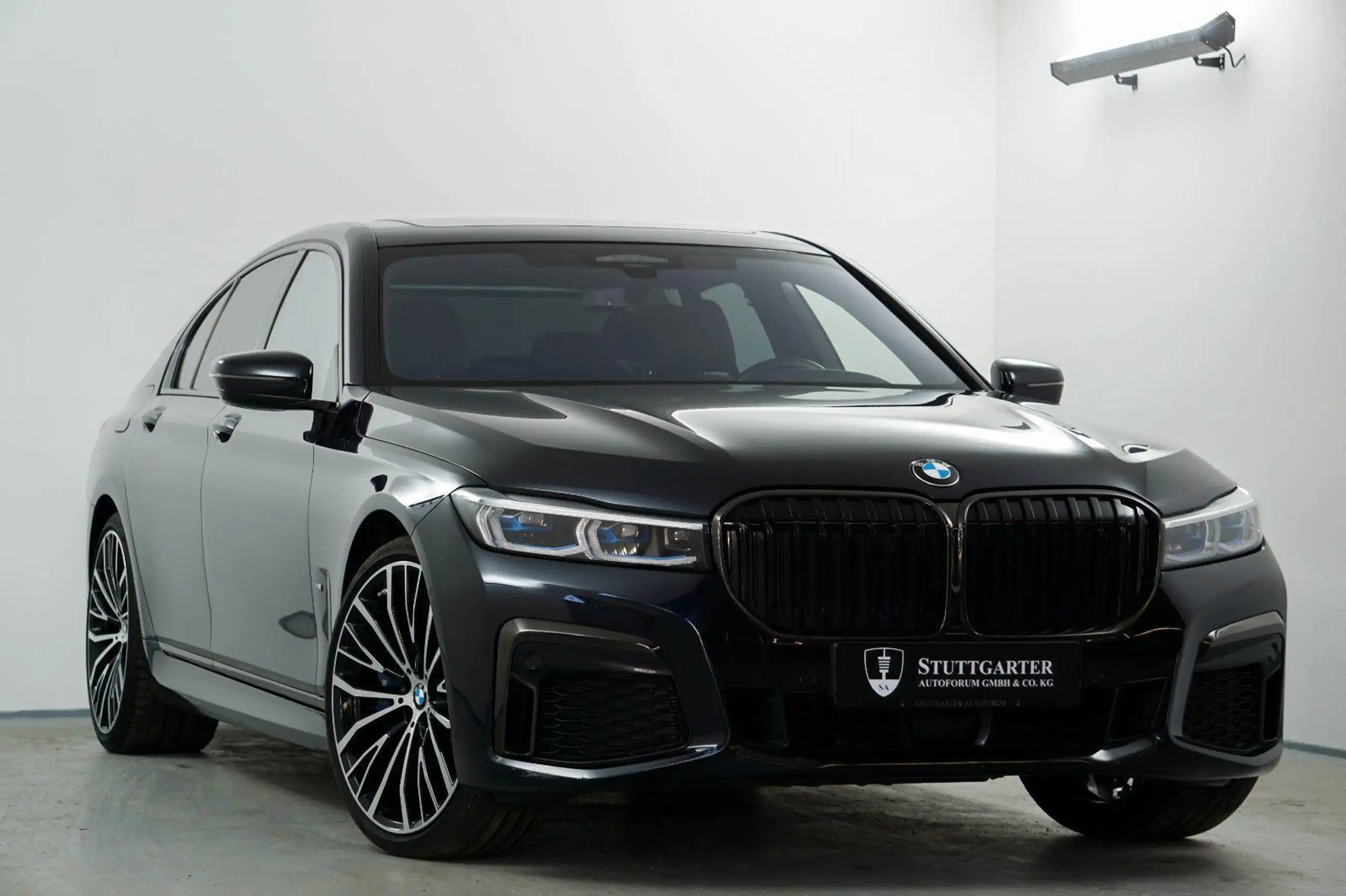 BMW 740 2019