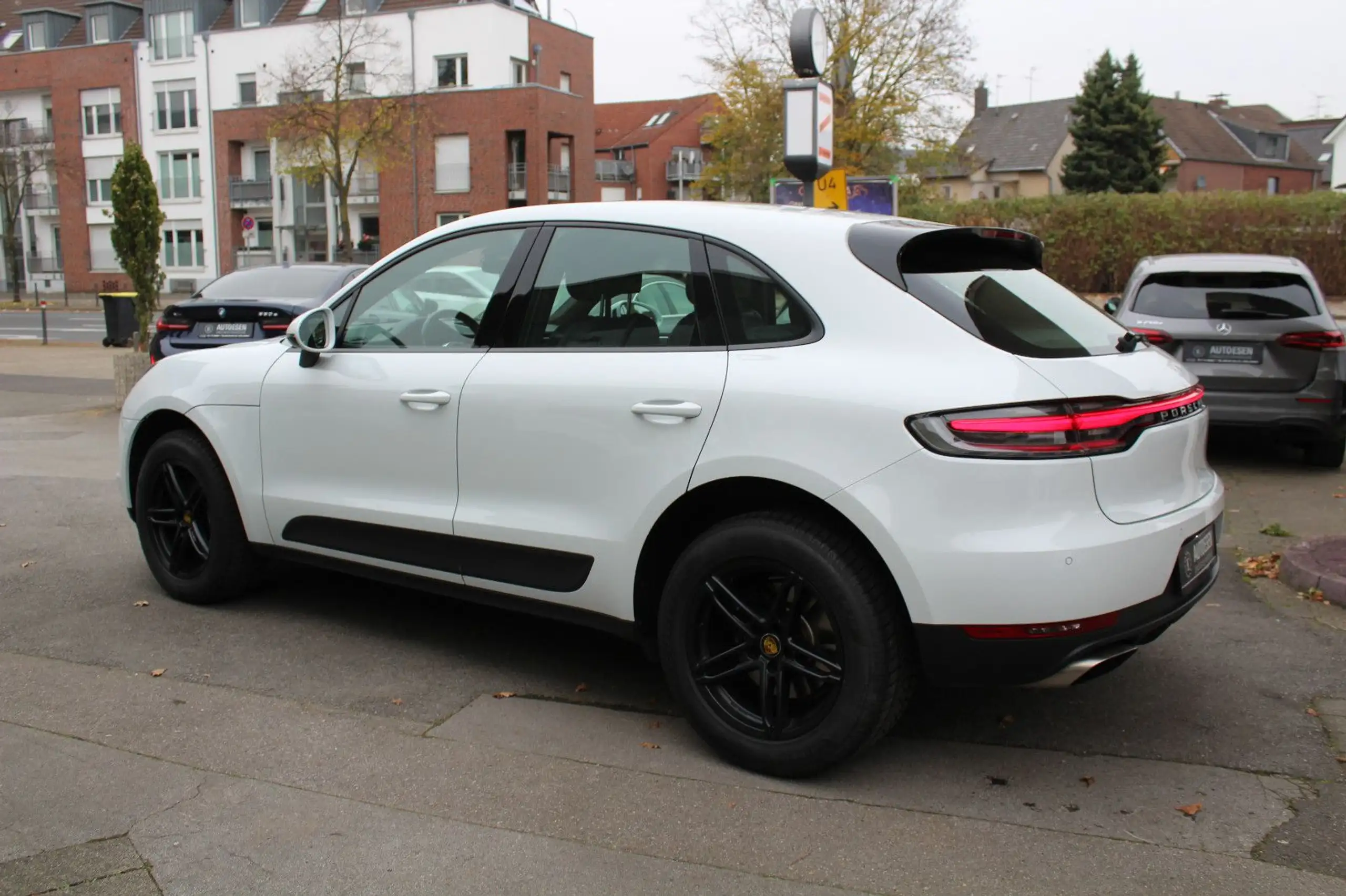 Porsche - Macan