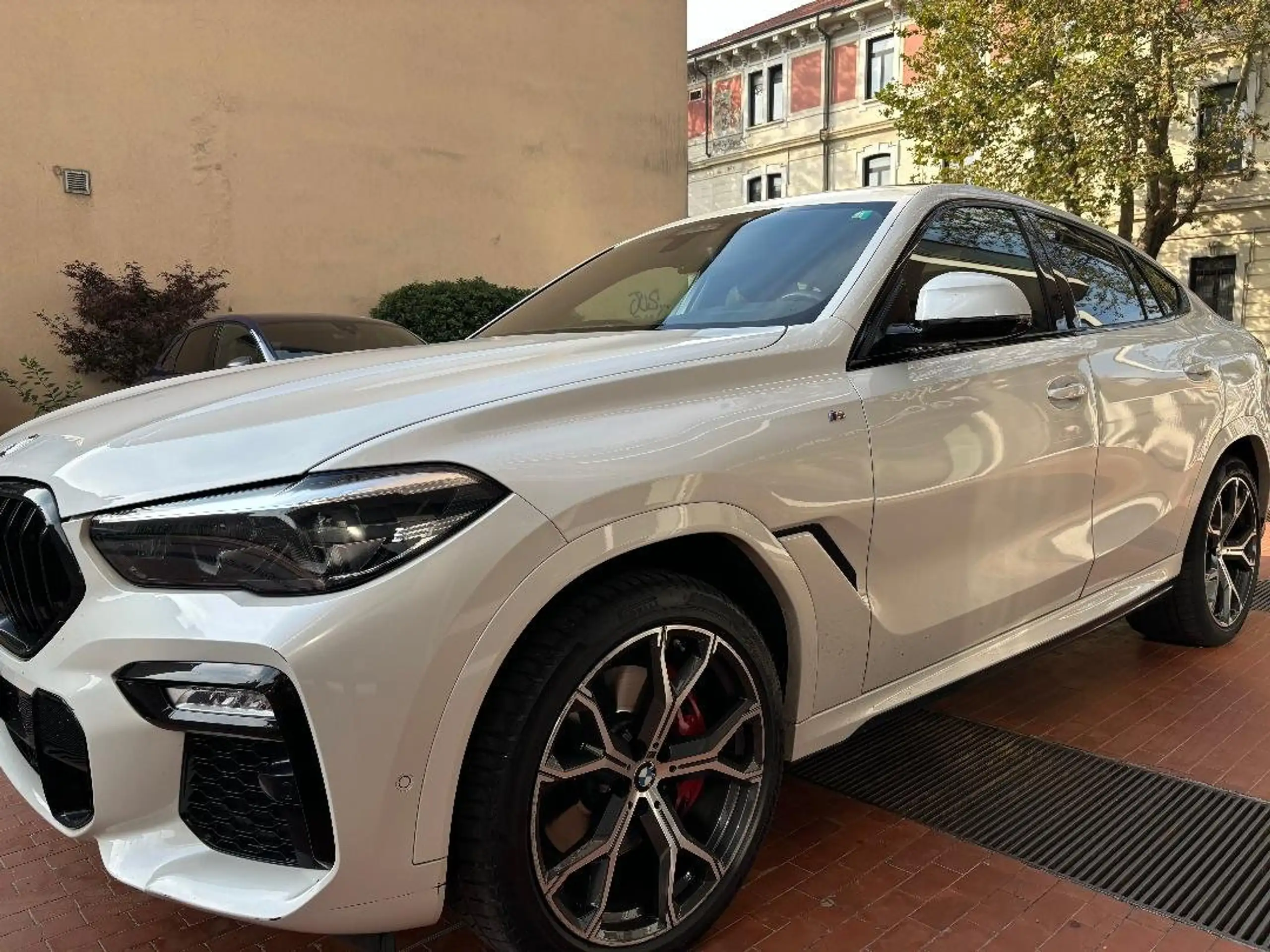 BMW - X6