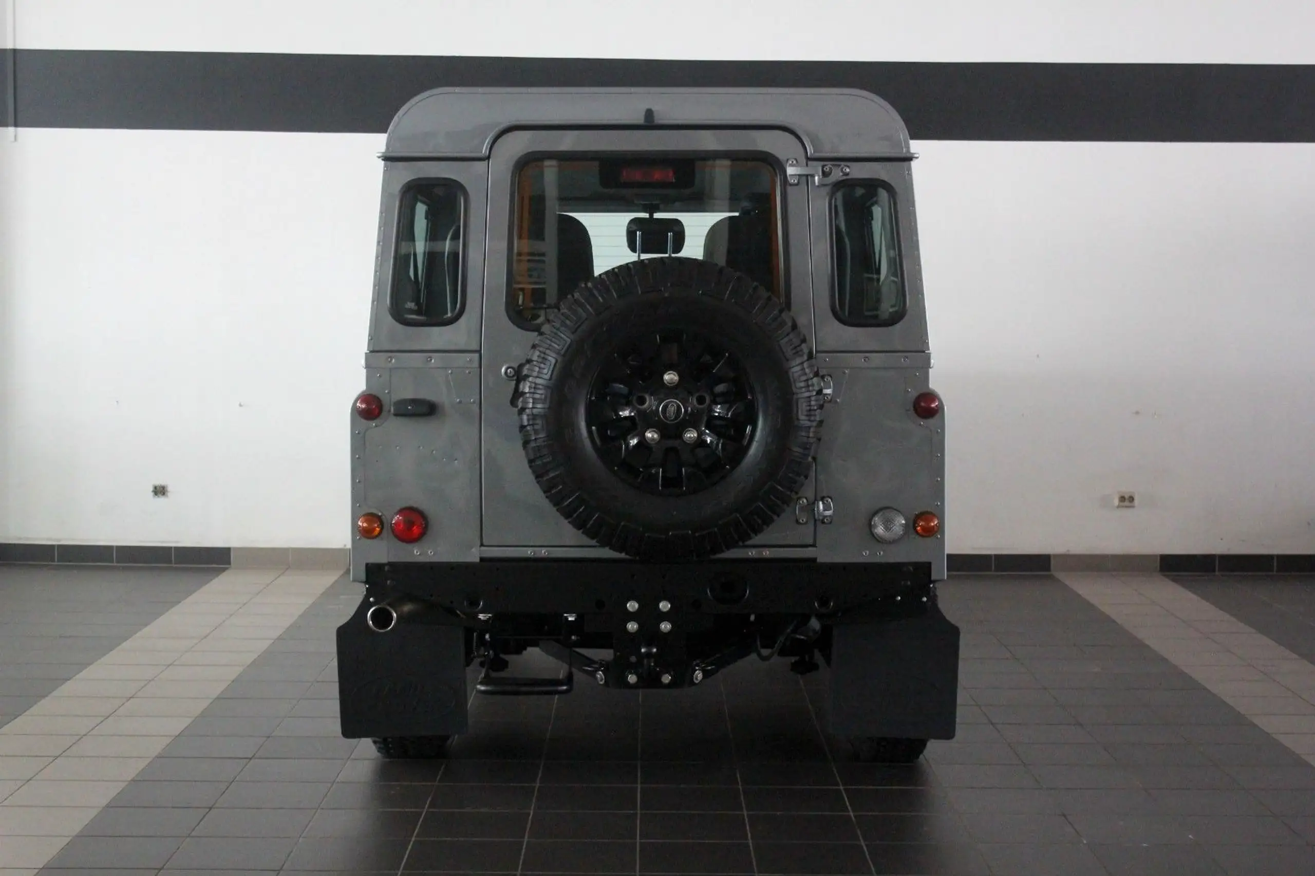 Land Rover - Defender