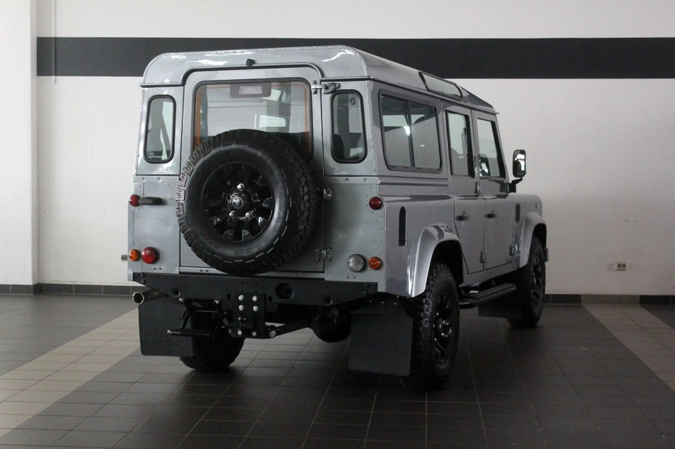 Land Rover - Defender