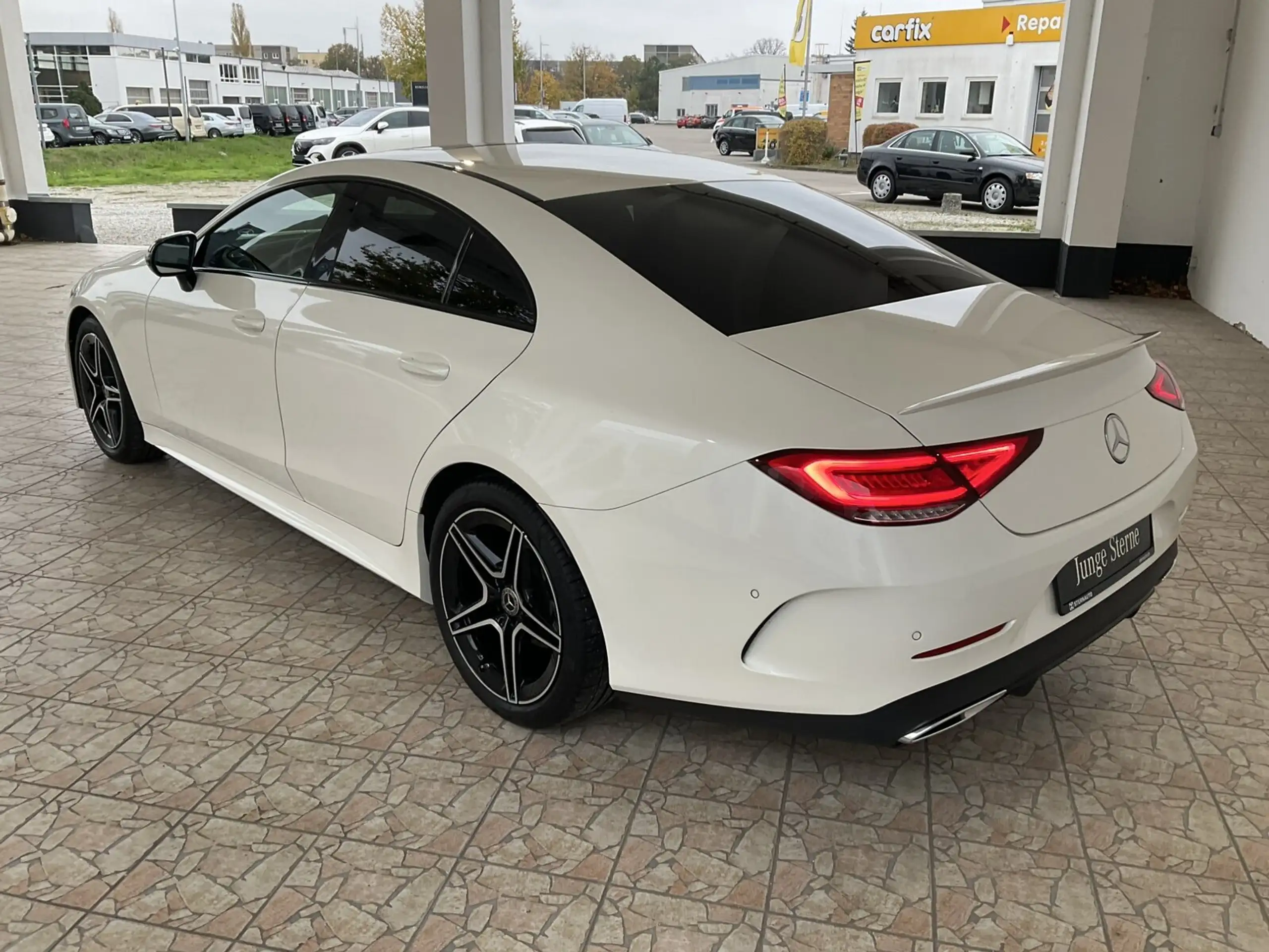 Mercedes-Benz - CLS 220