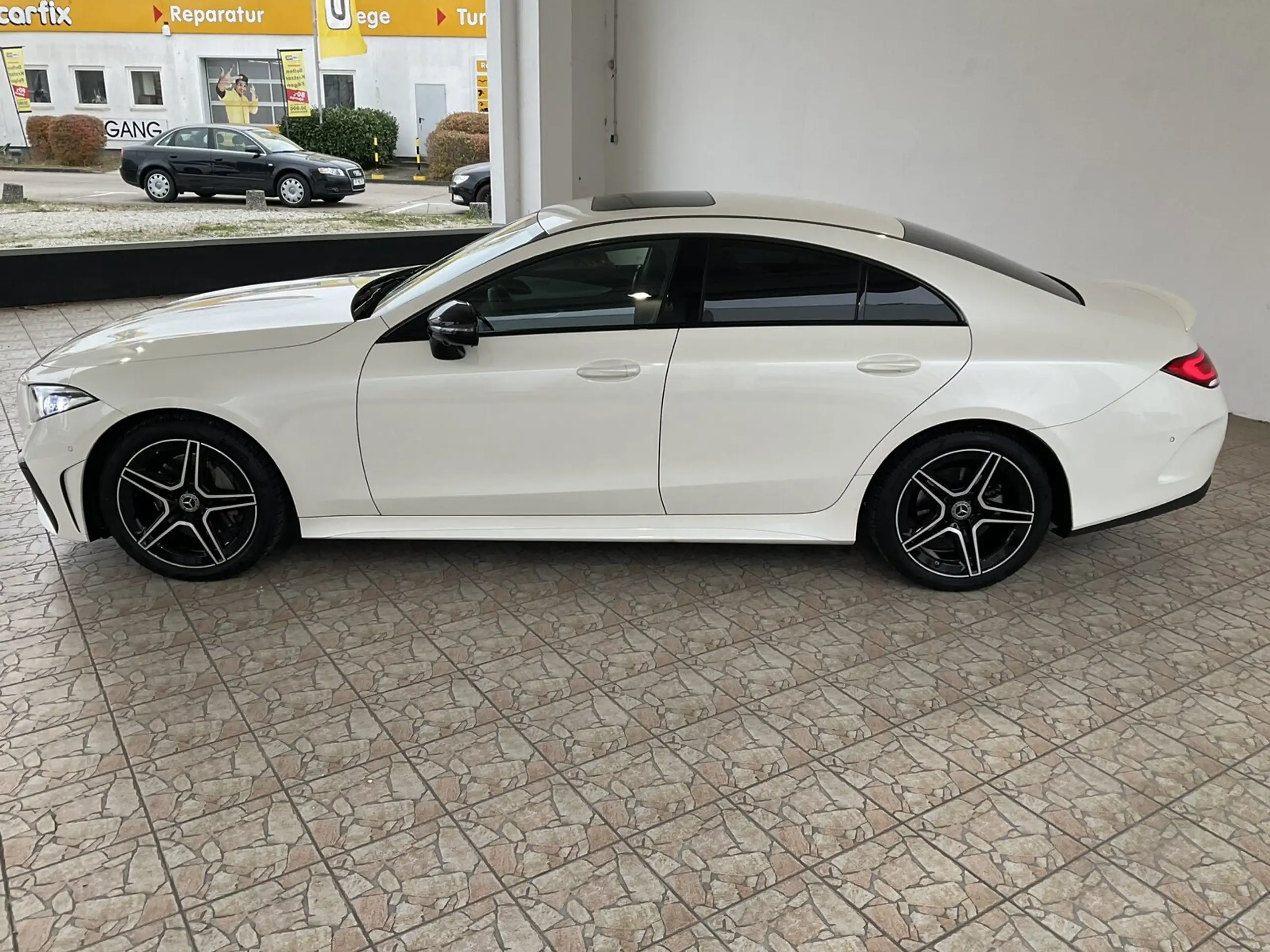 Mercedes-Benz - CLS 220