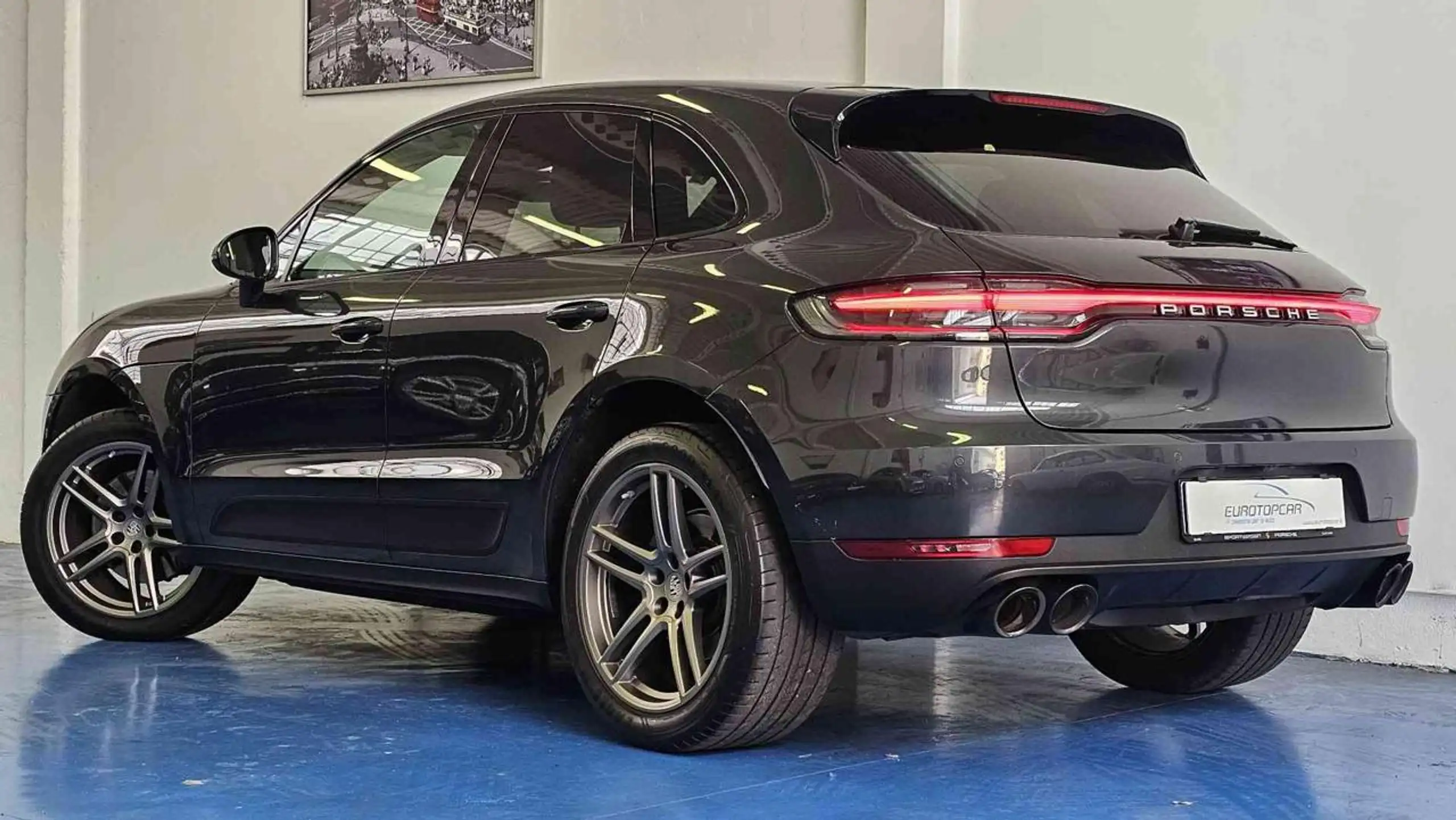 Porsche - Macan