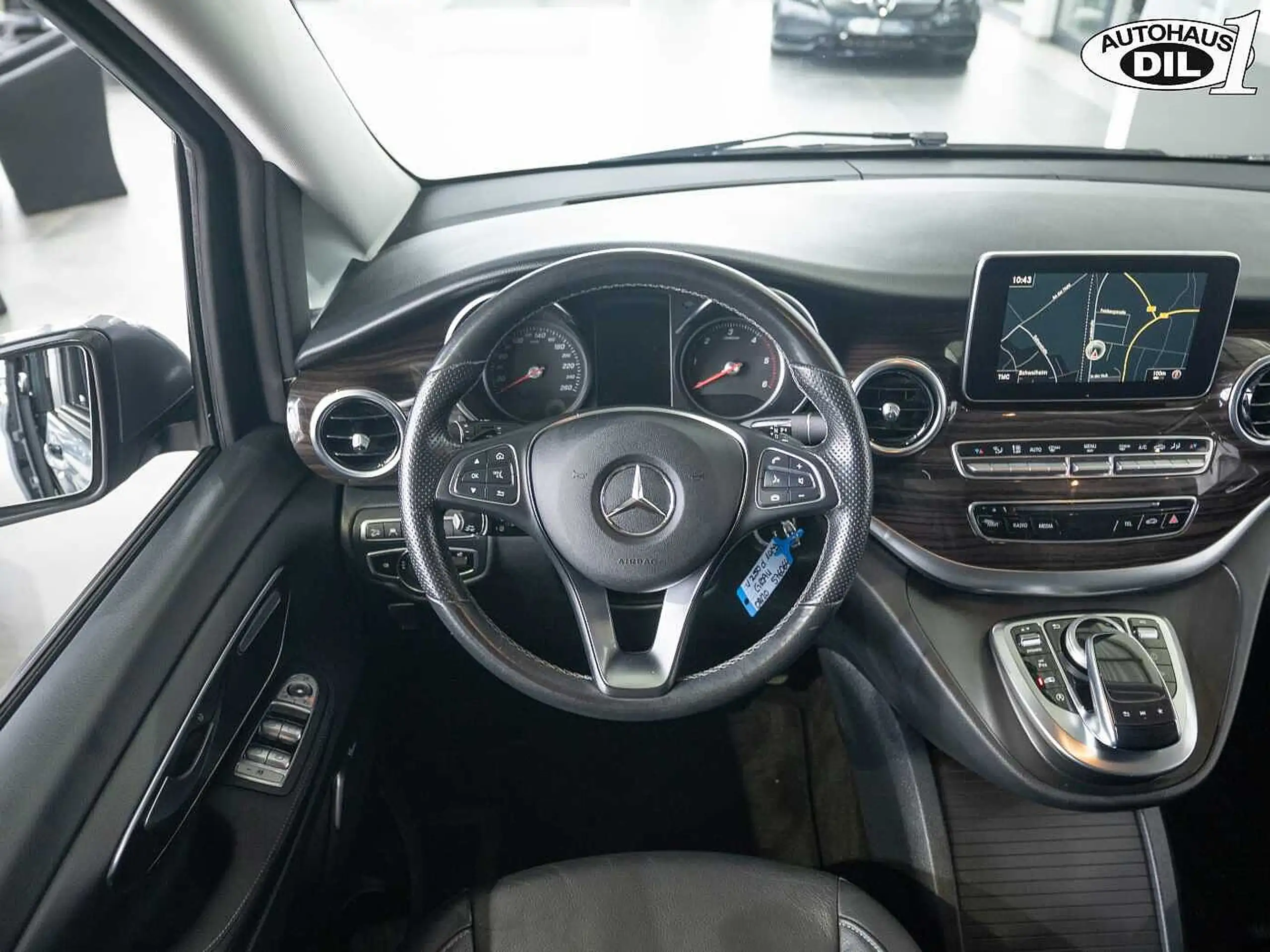 Mercedes-Benz - V 250