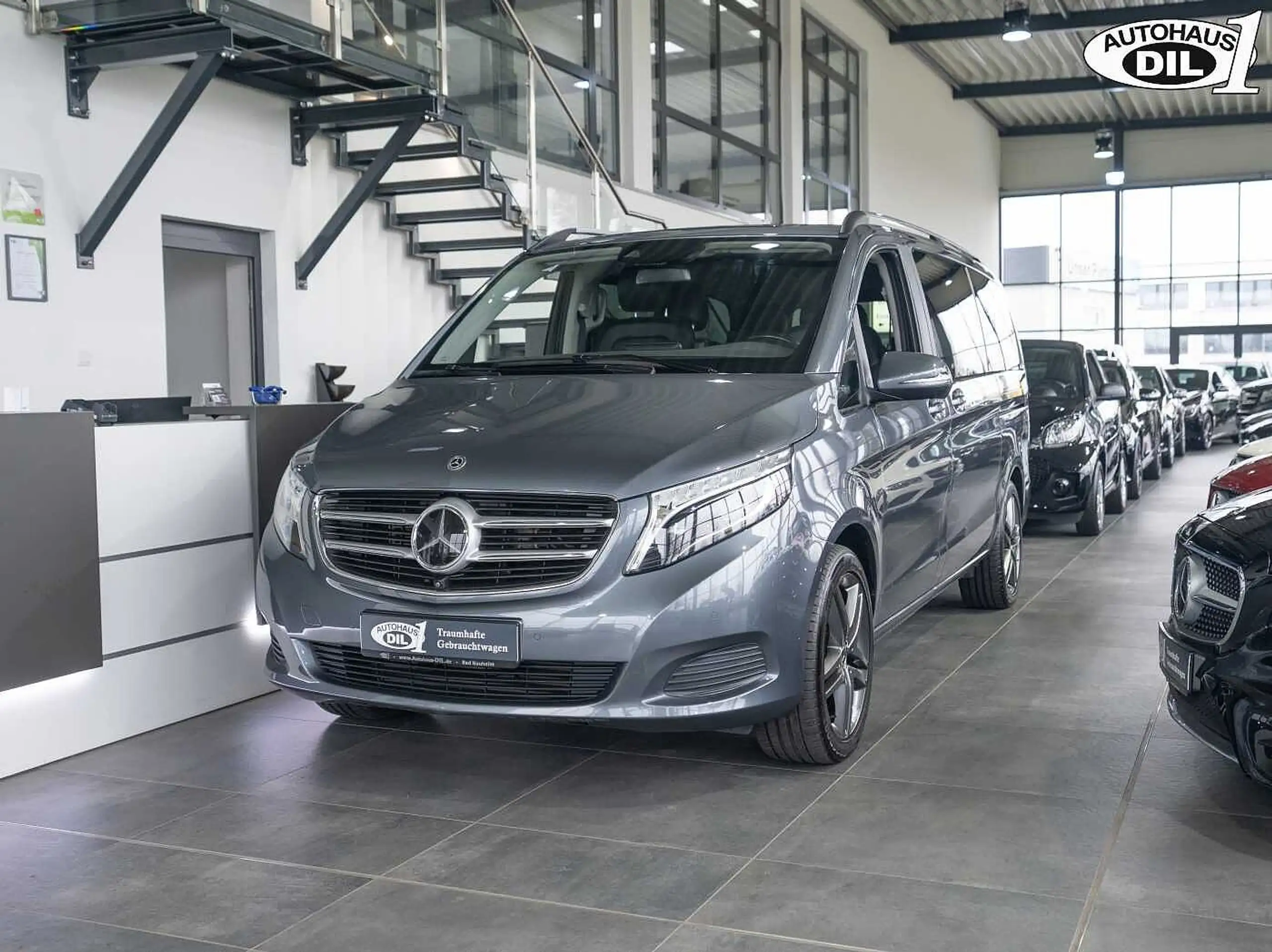 Mercedes-Benz - V 250