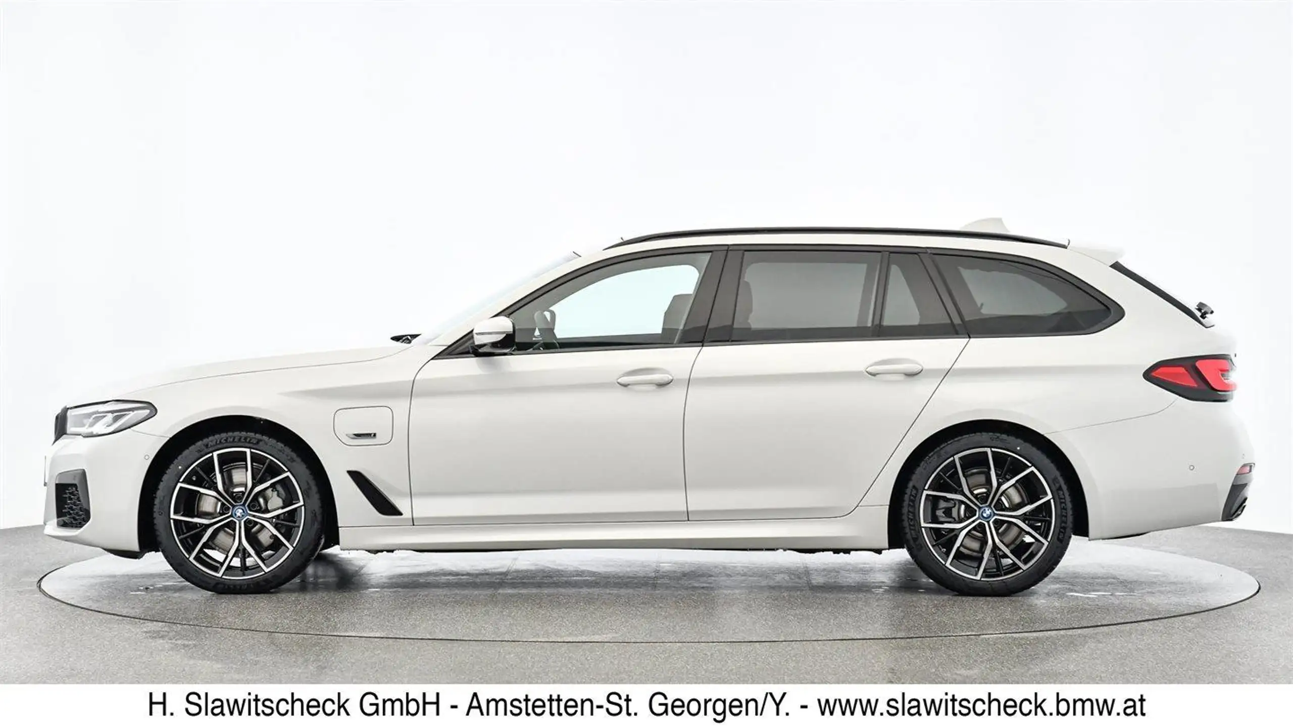 BMW - 530