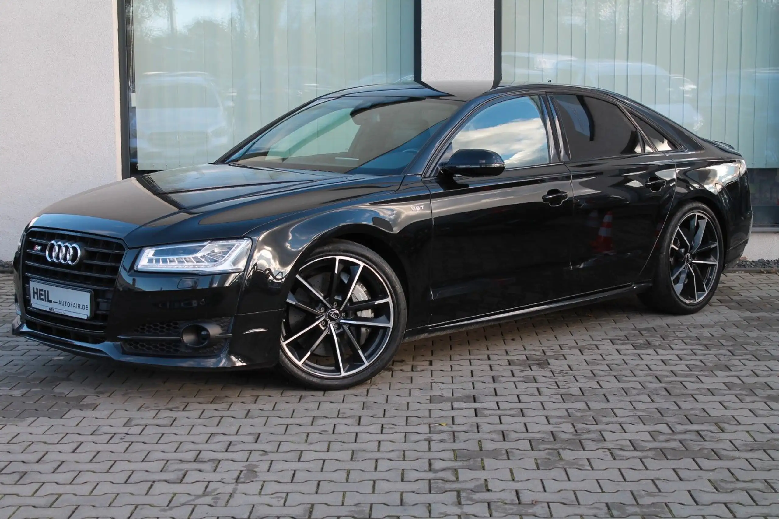 Audi - S8