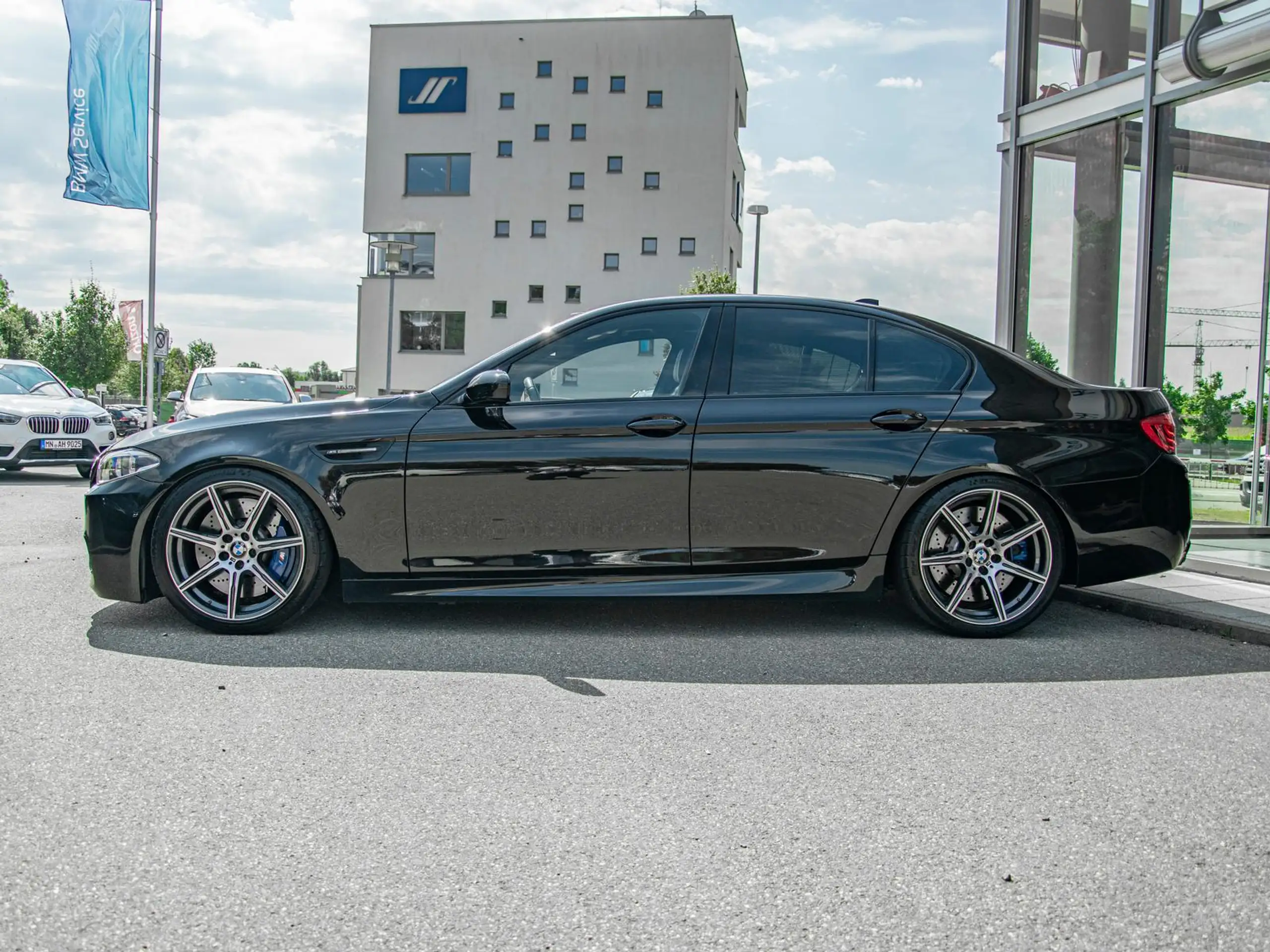 BMW - M5