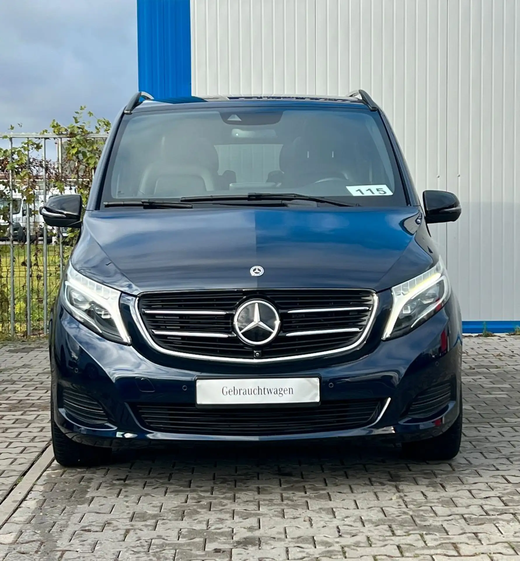 Mercedes-Benz - V 250