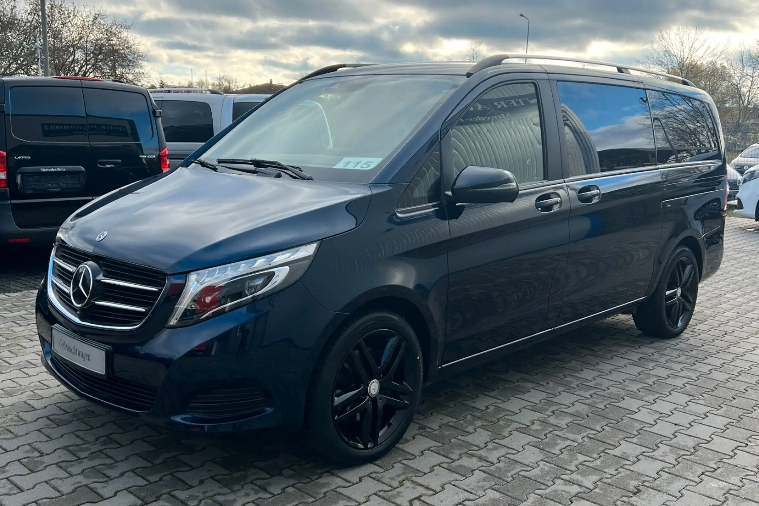 Mercedes-Benz - V 250