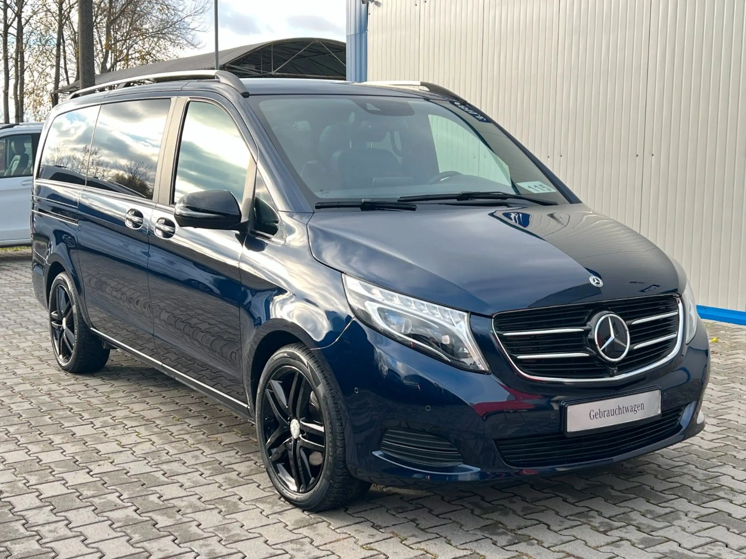 Mercedes-Benz - V 250