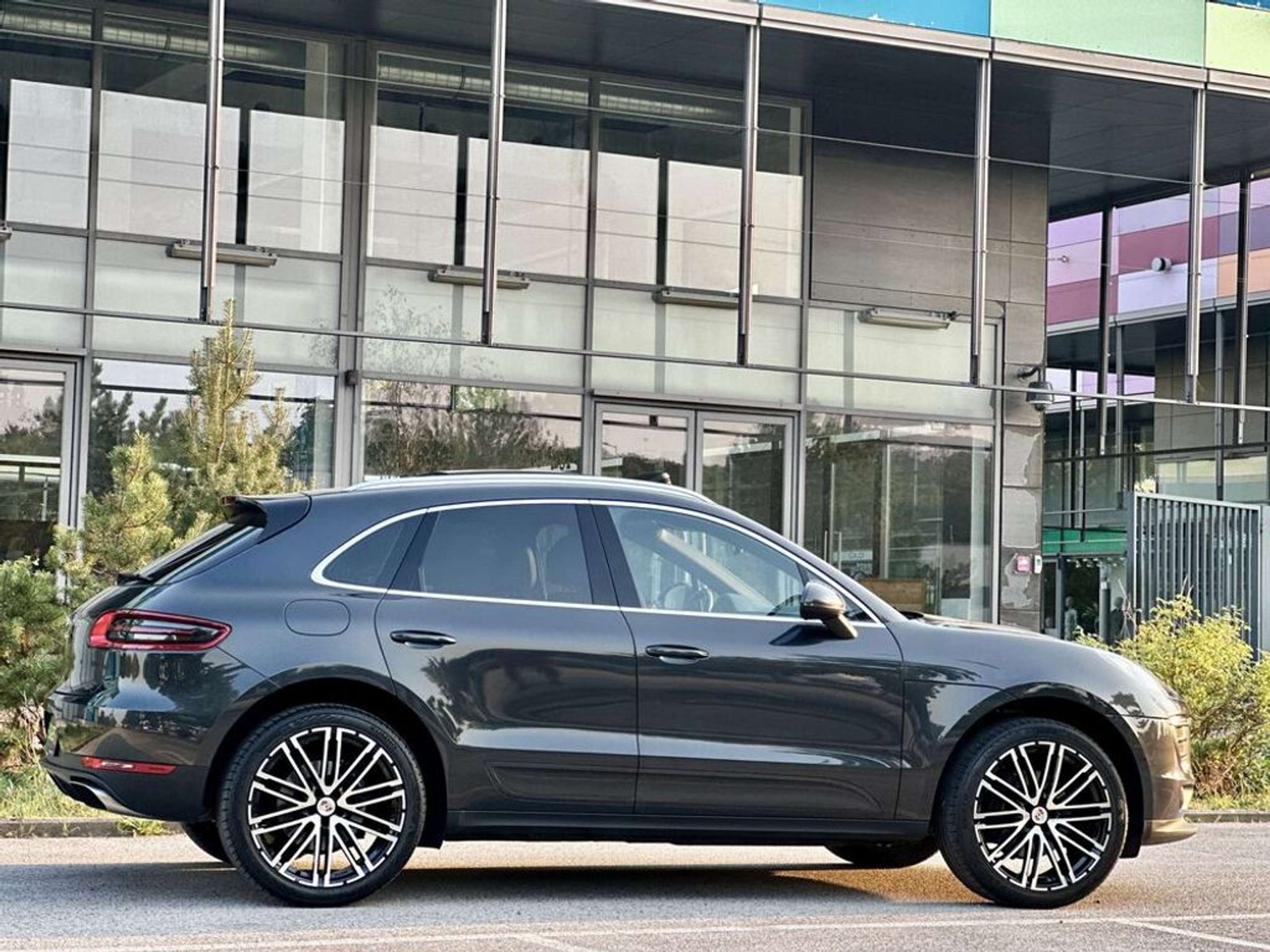 Porsche - Macan