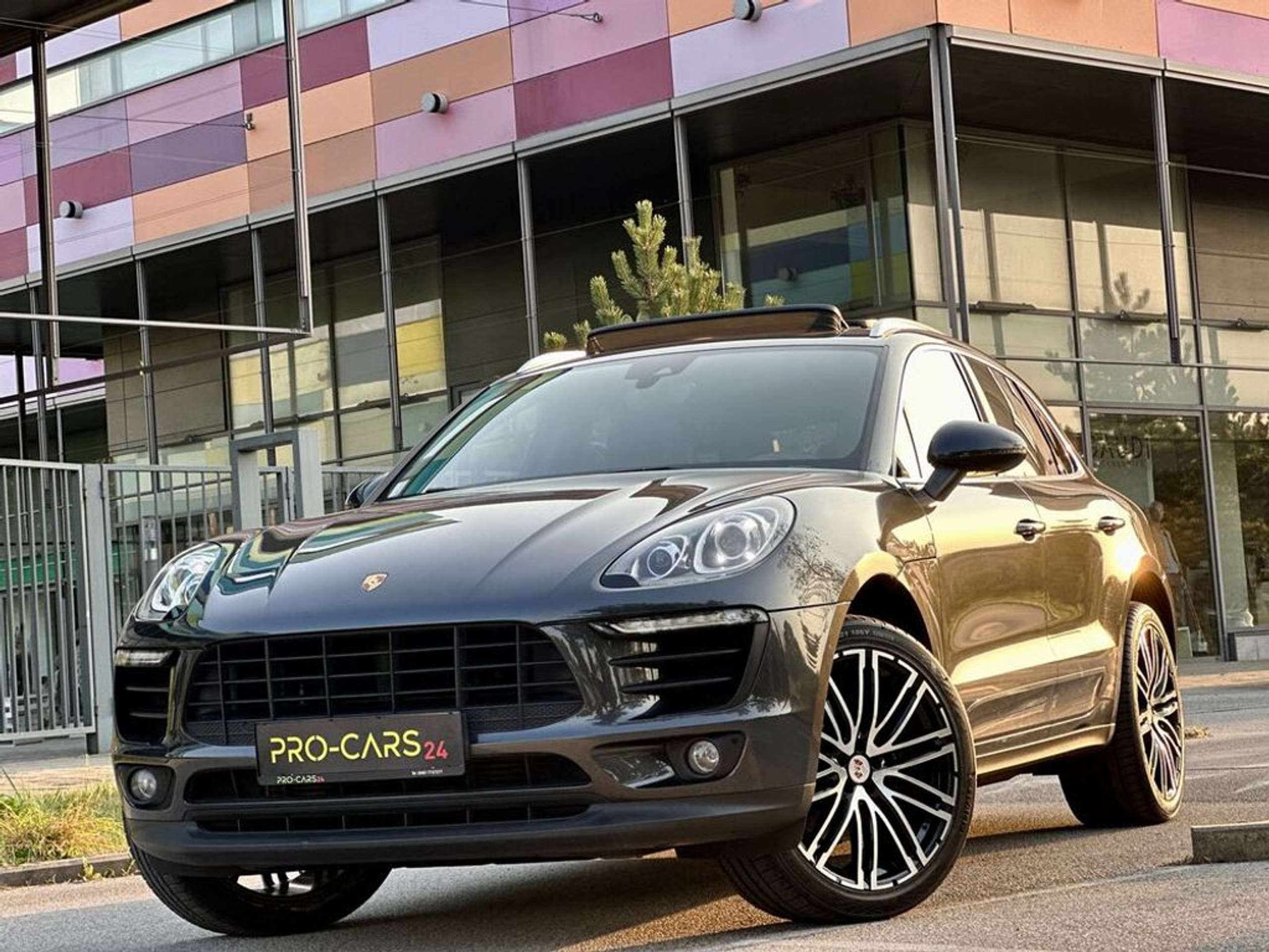 Porsche - Macan