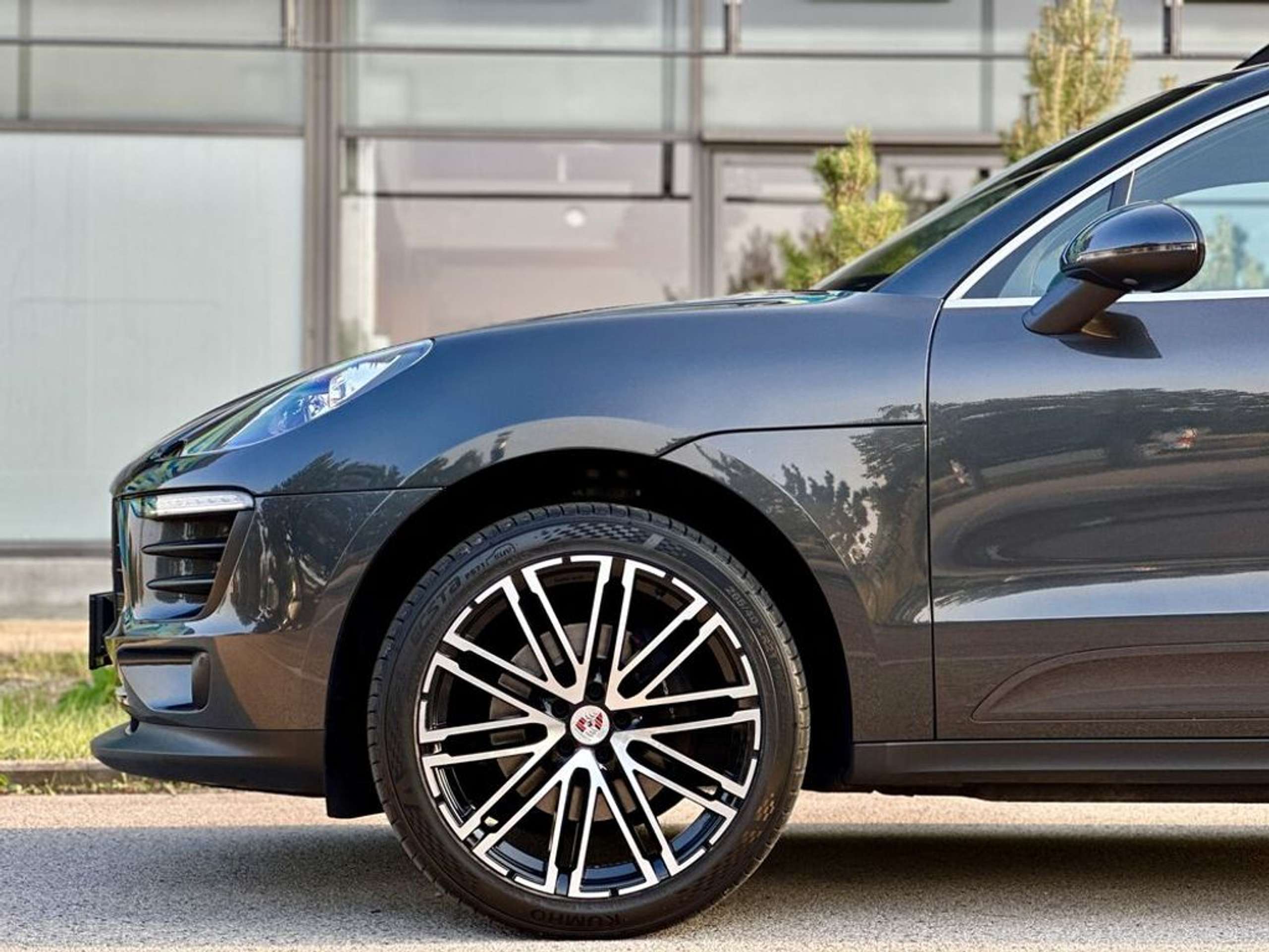 Porsche - Macan