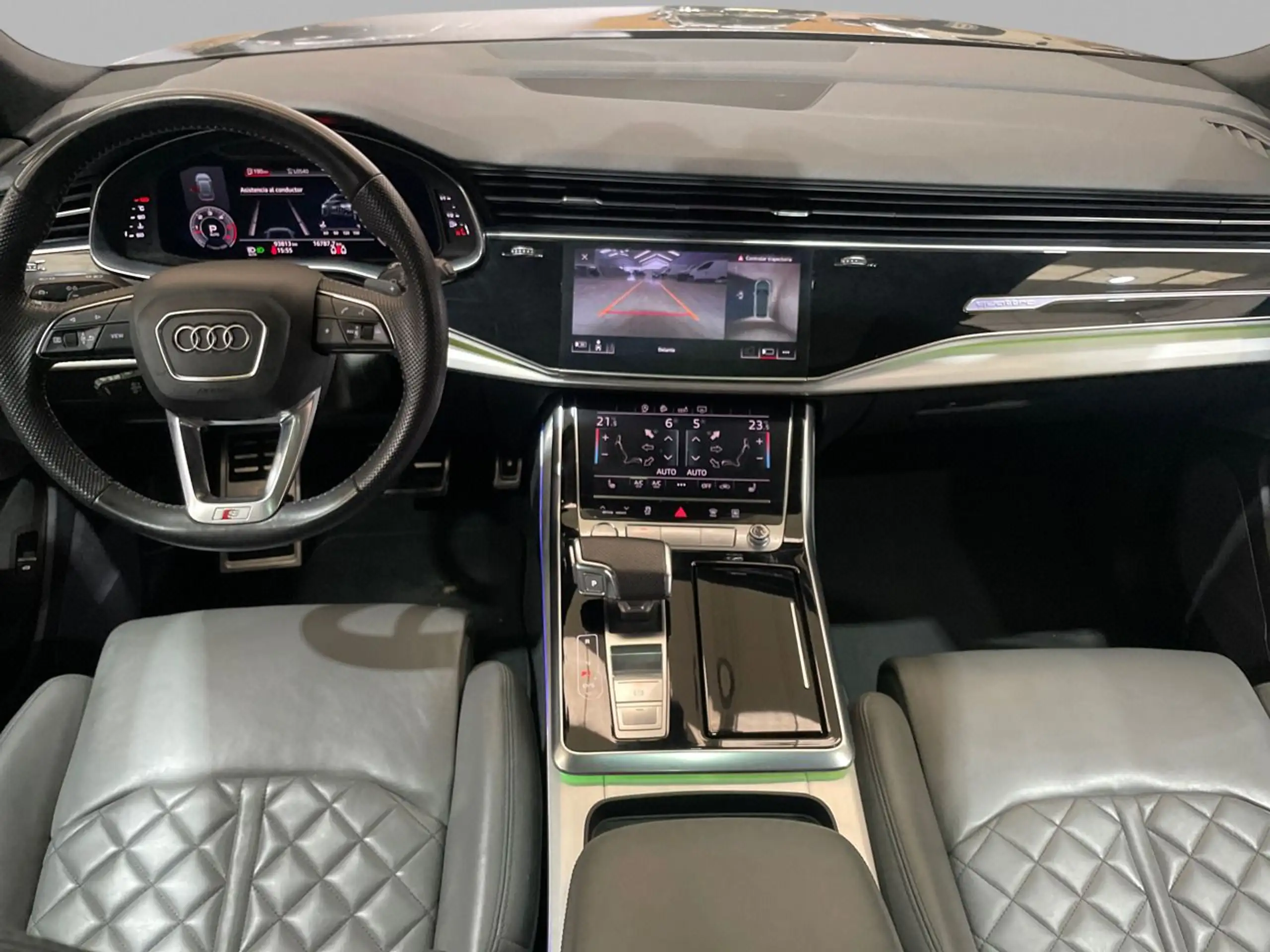 Audi - Q8