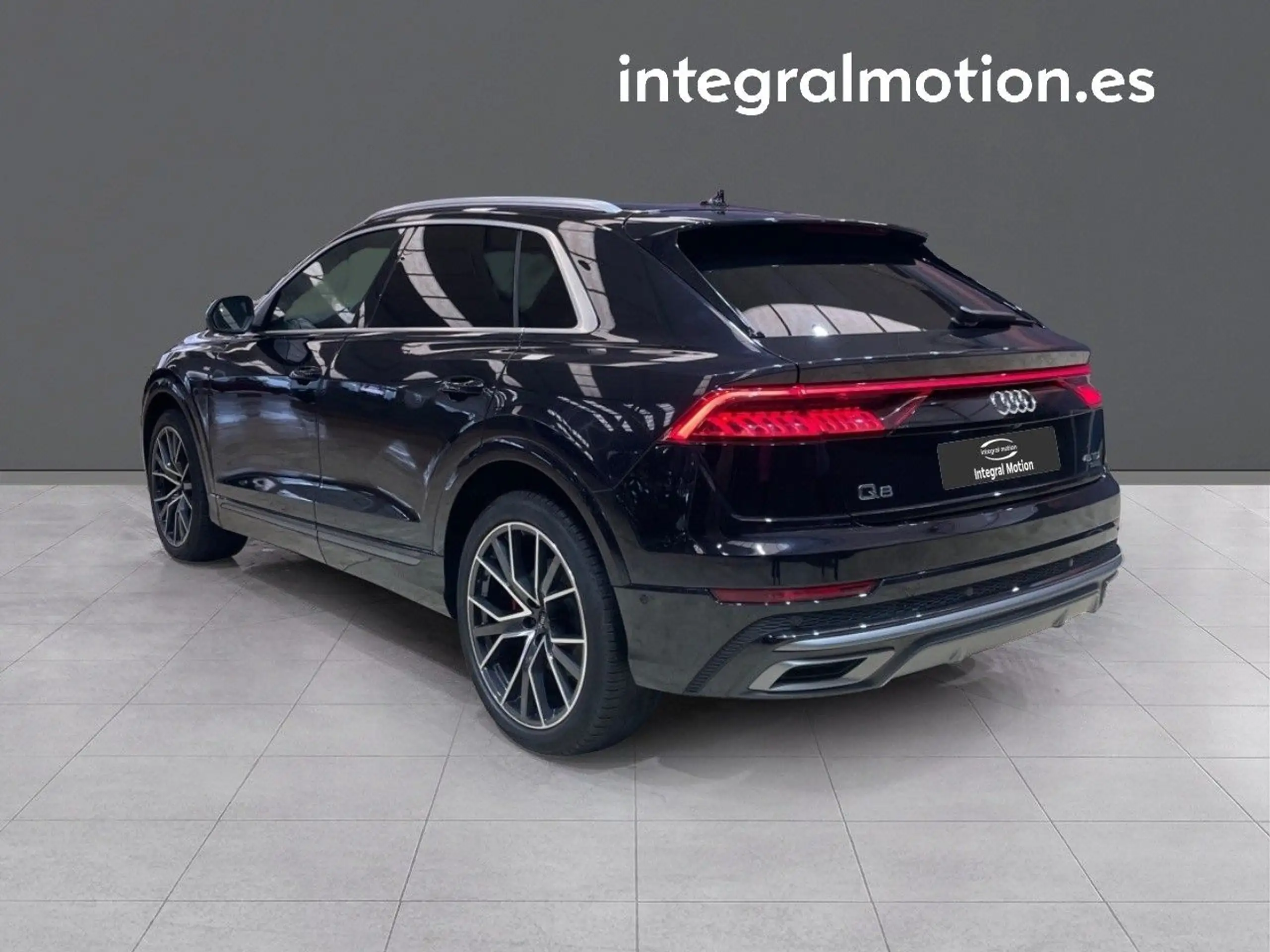 Audi - Q8