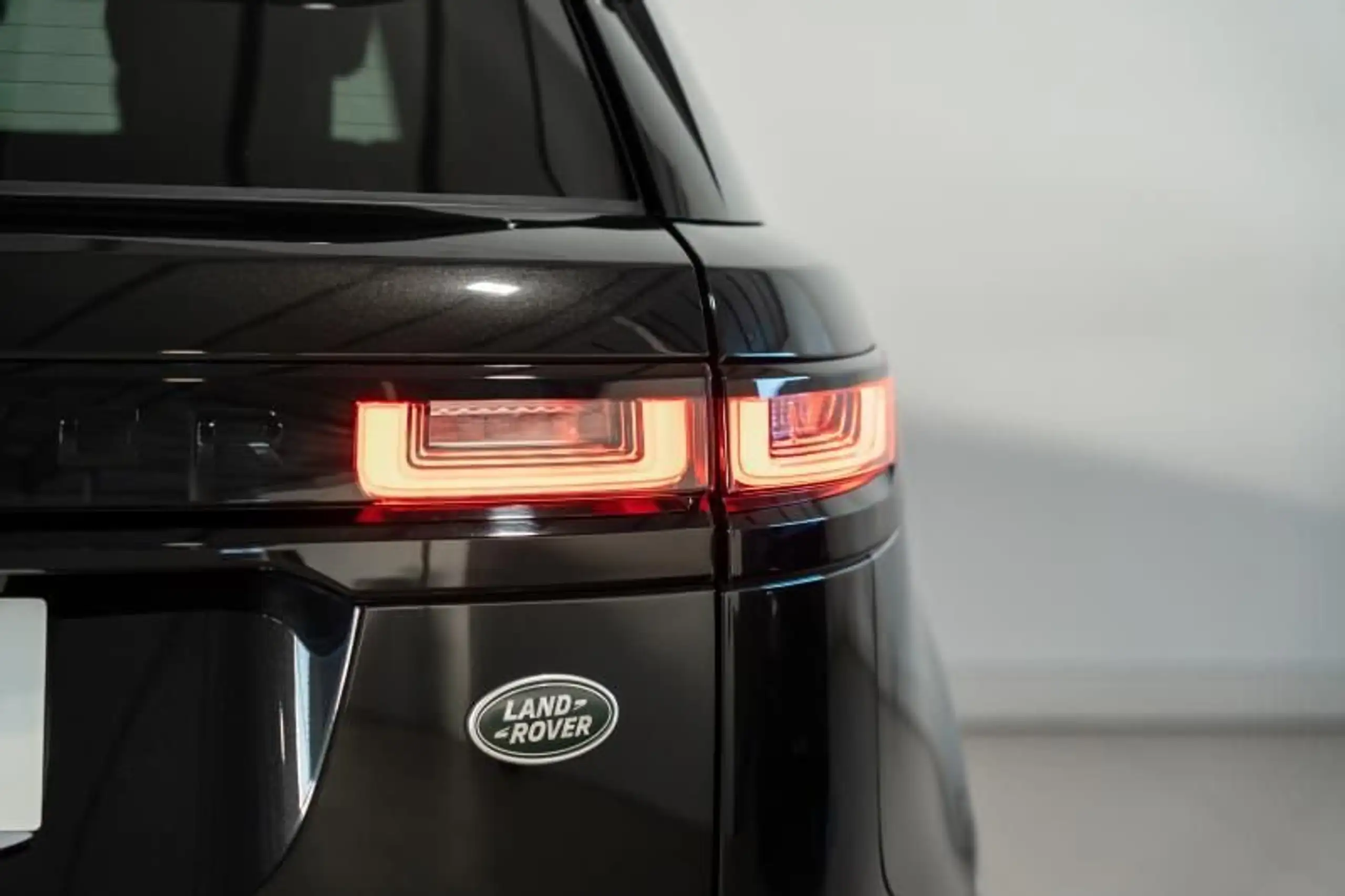 Land Rover - Range Rover Velar