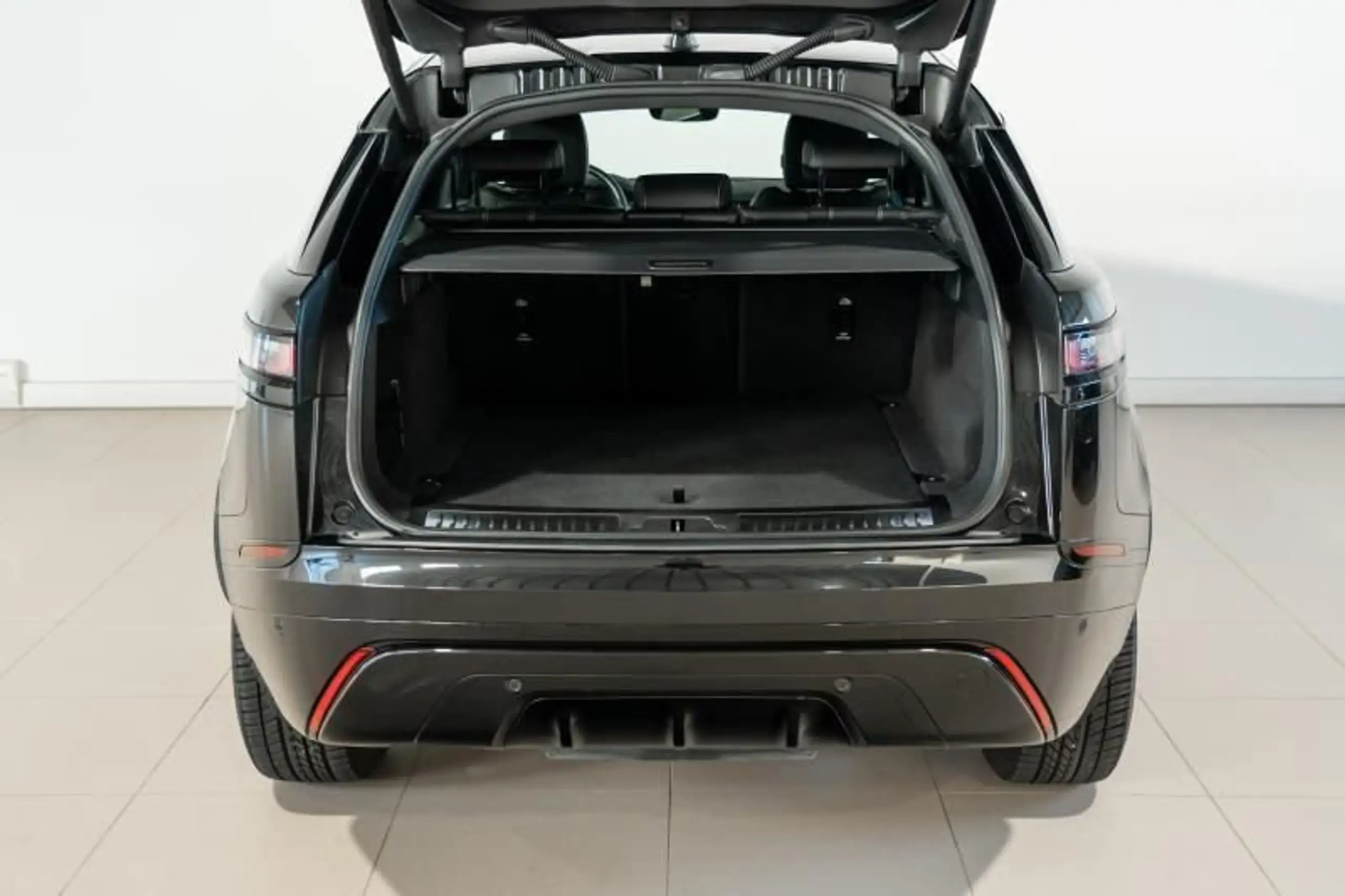 Land Rover - Range Rover Velar