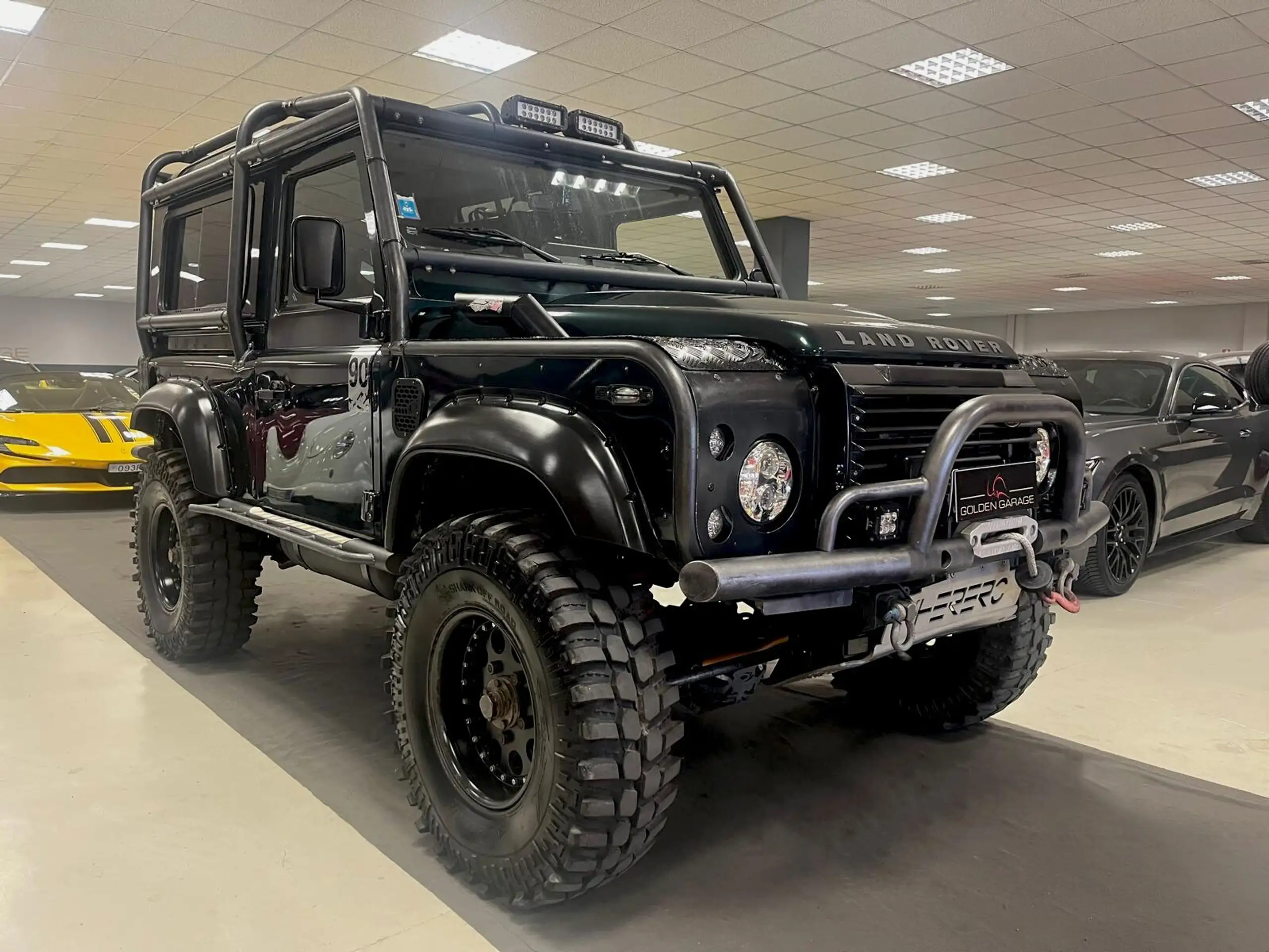 Land Rover - Defender