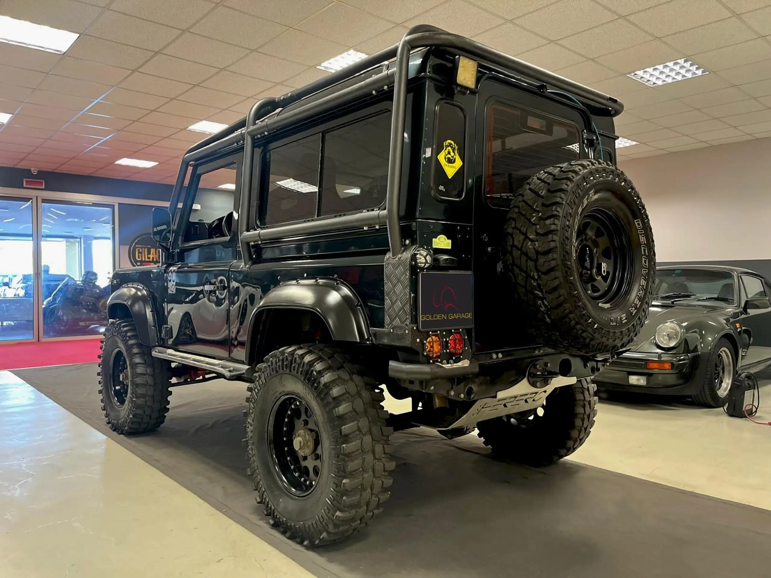 Land Rover - Defender