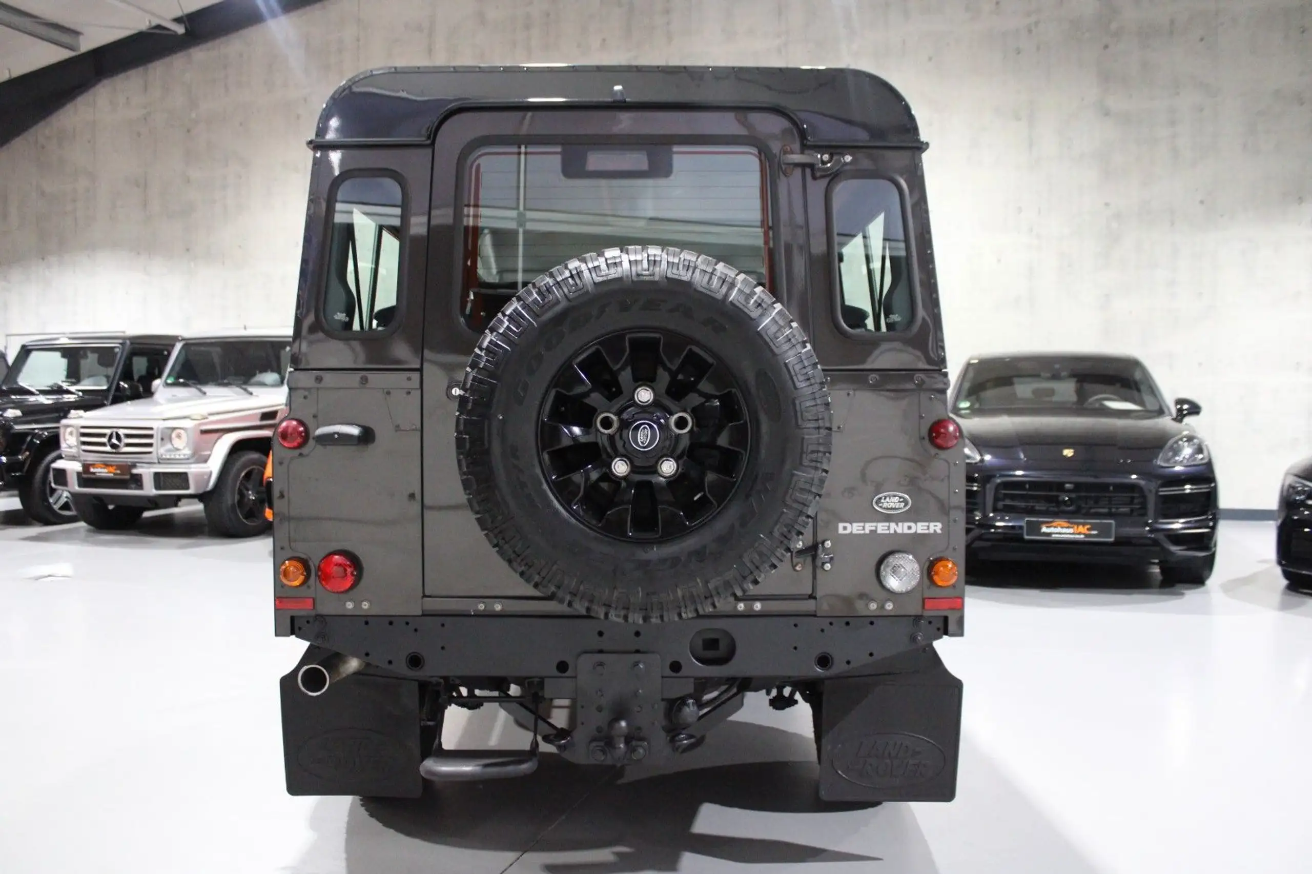 Land Rover - Defender