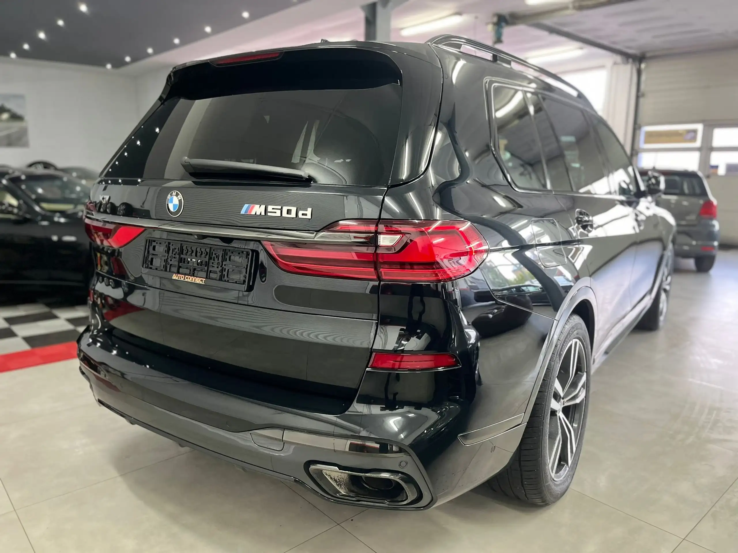 BMW - X7 M