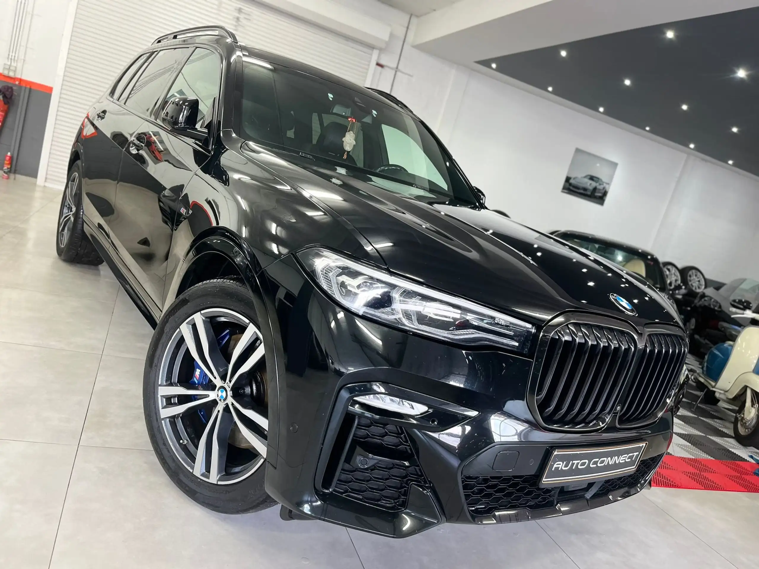 BMW - X7 M