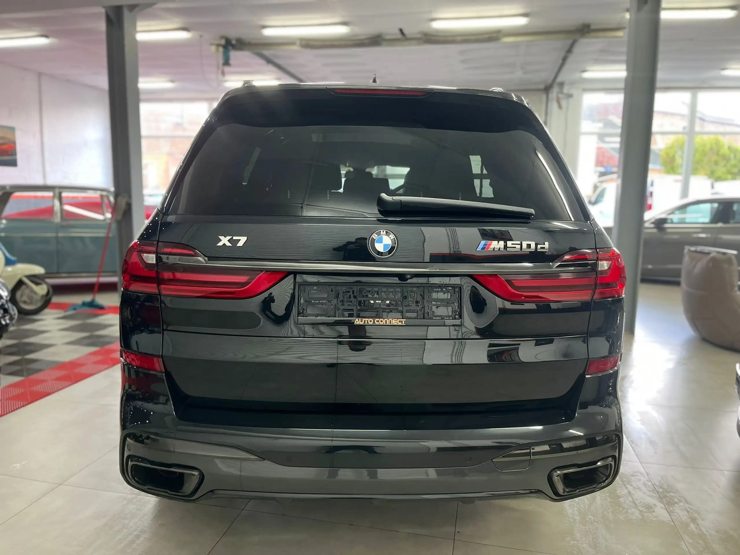 BMW - X7 M