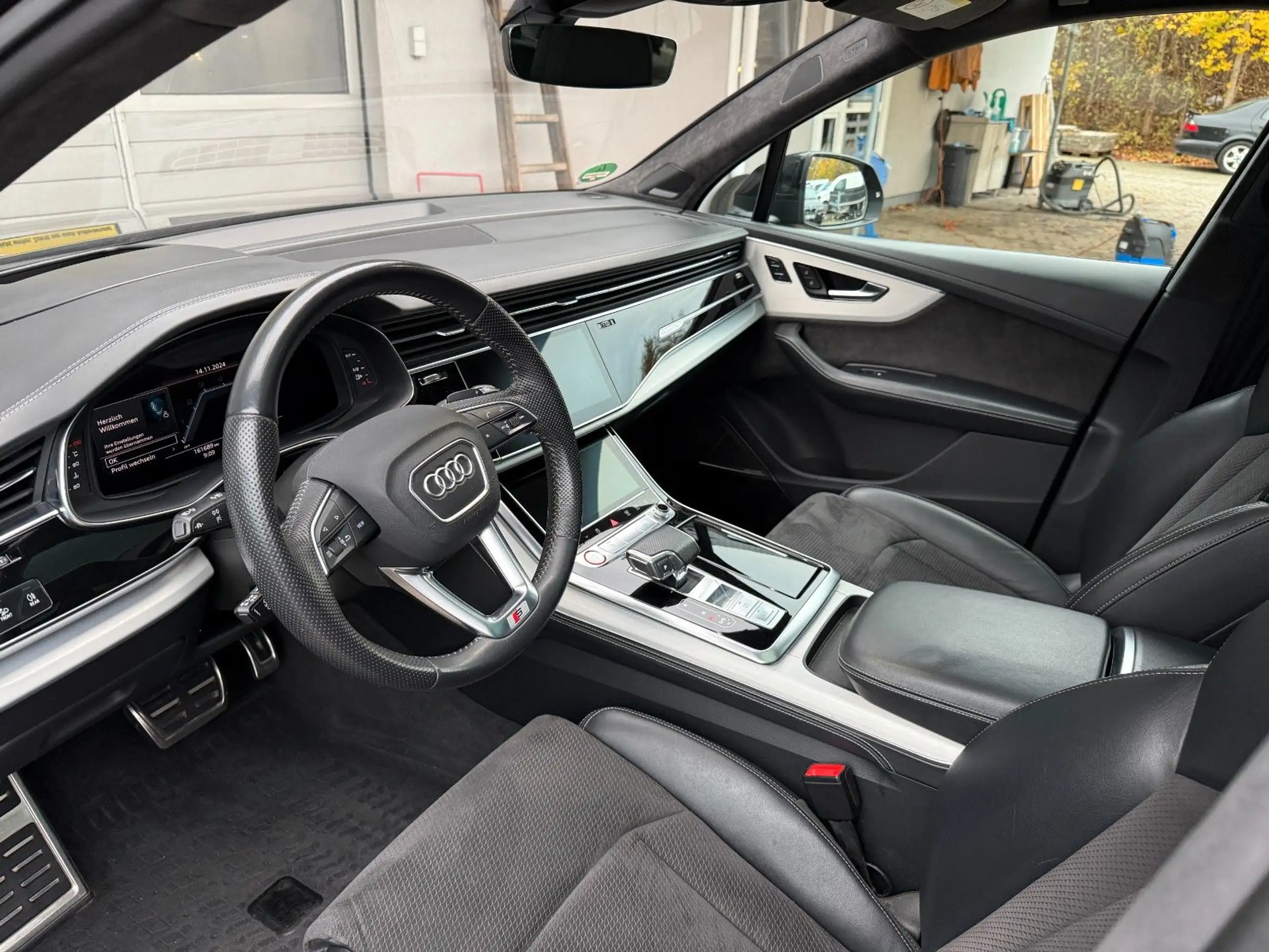 Audi - SQ7