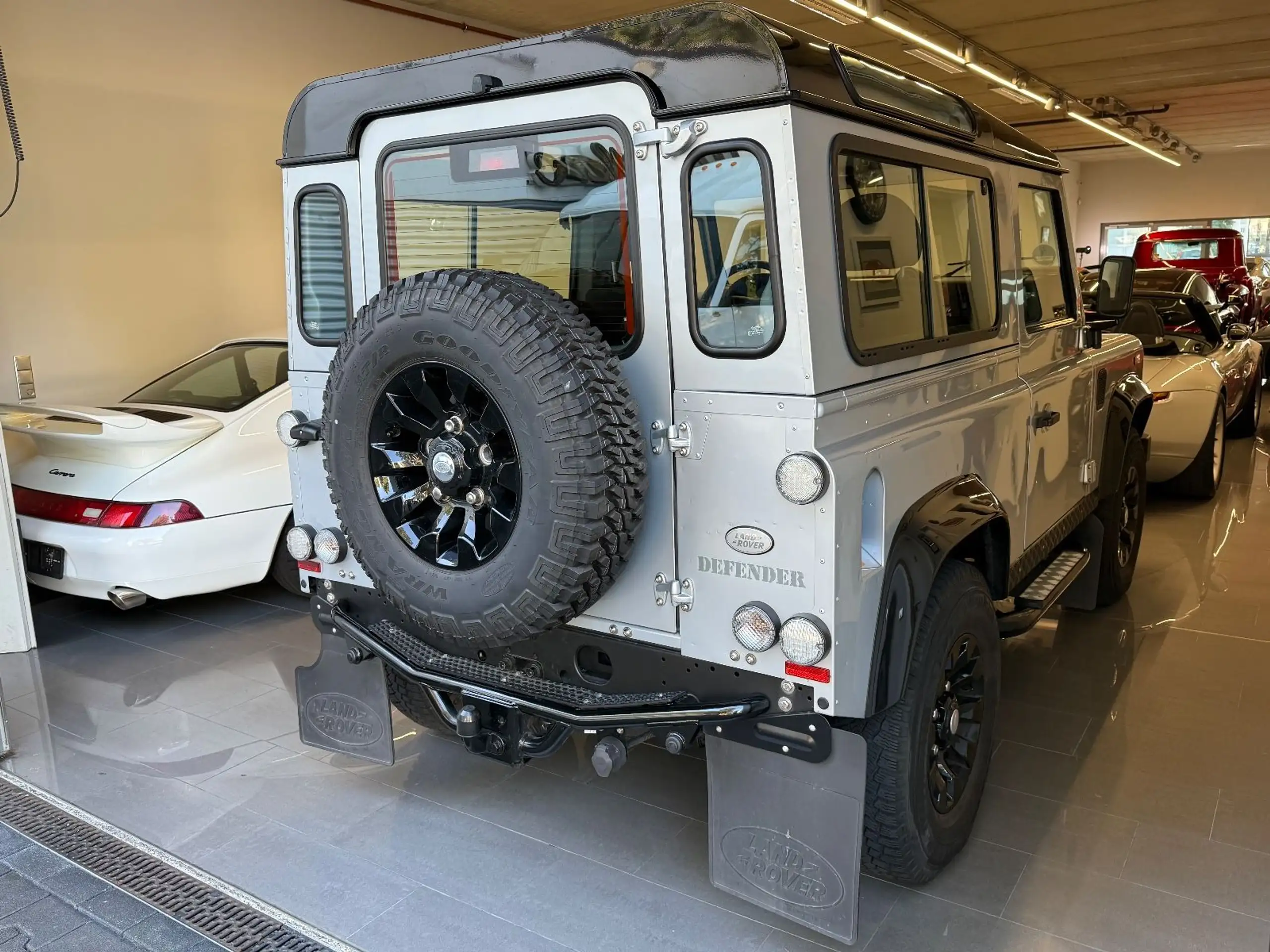 Land Rover - Defender