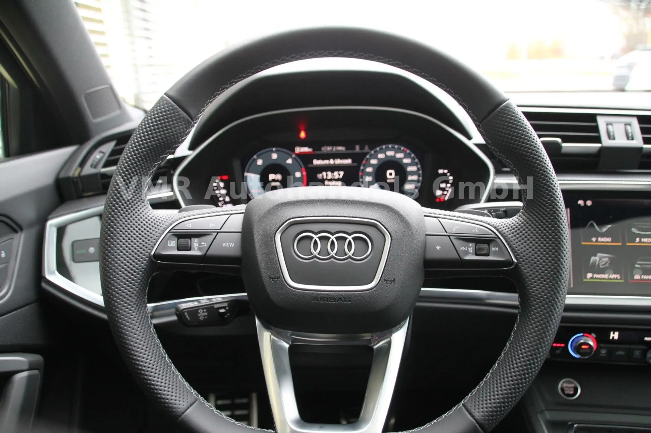 Audi - Q3