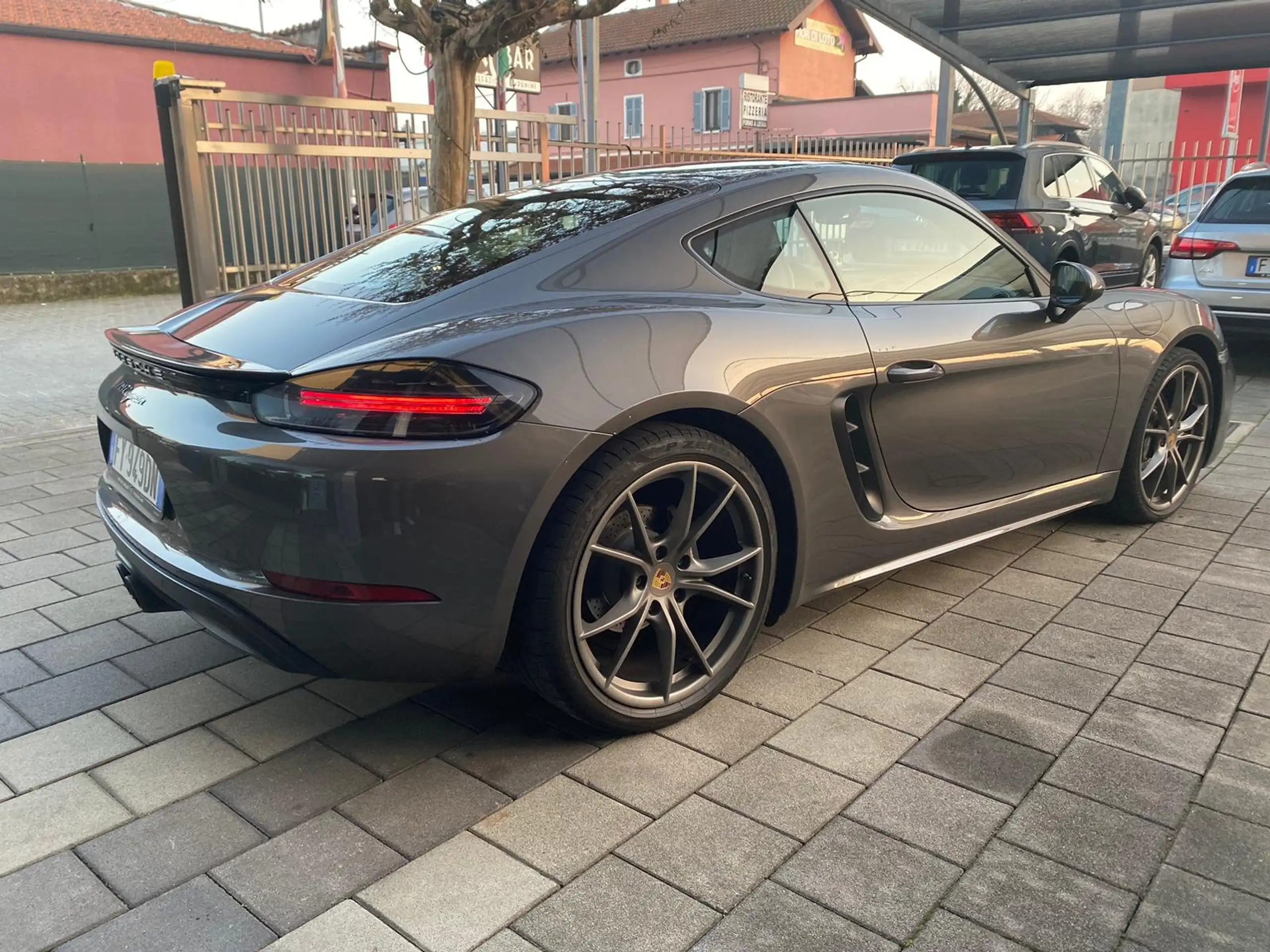 Porsche - Cayman