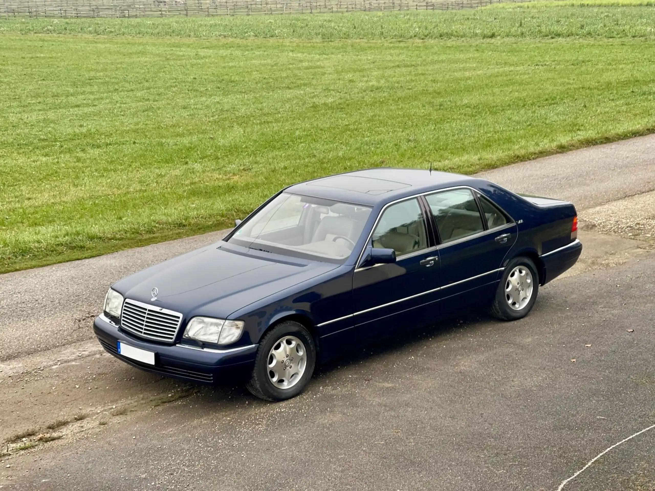 Mercedes-Benz - S 600