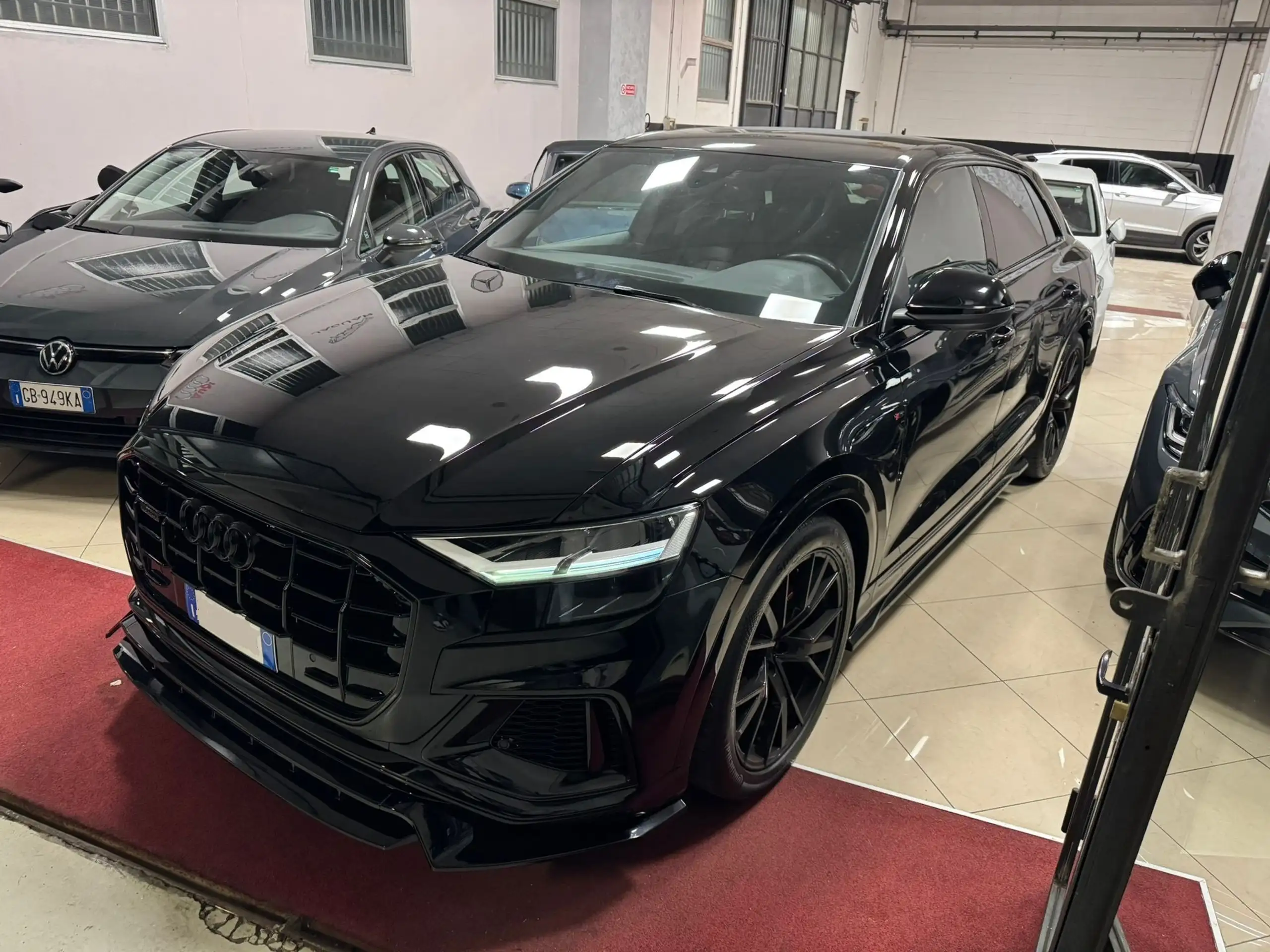 Audi - Q8